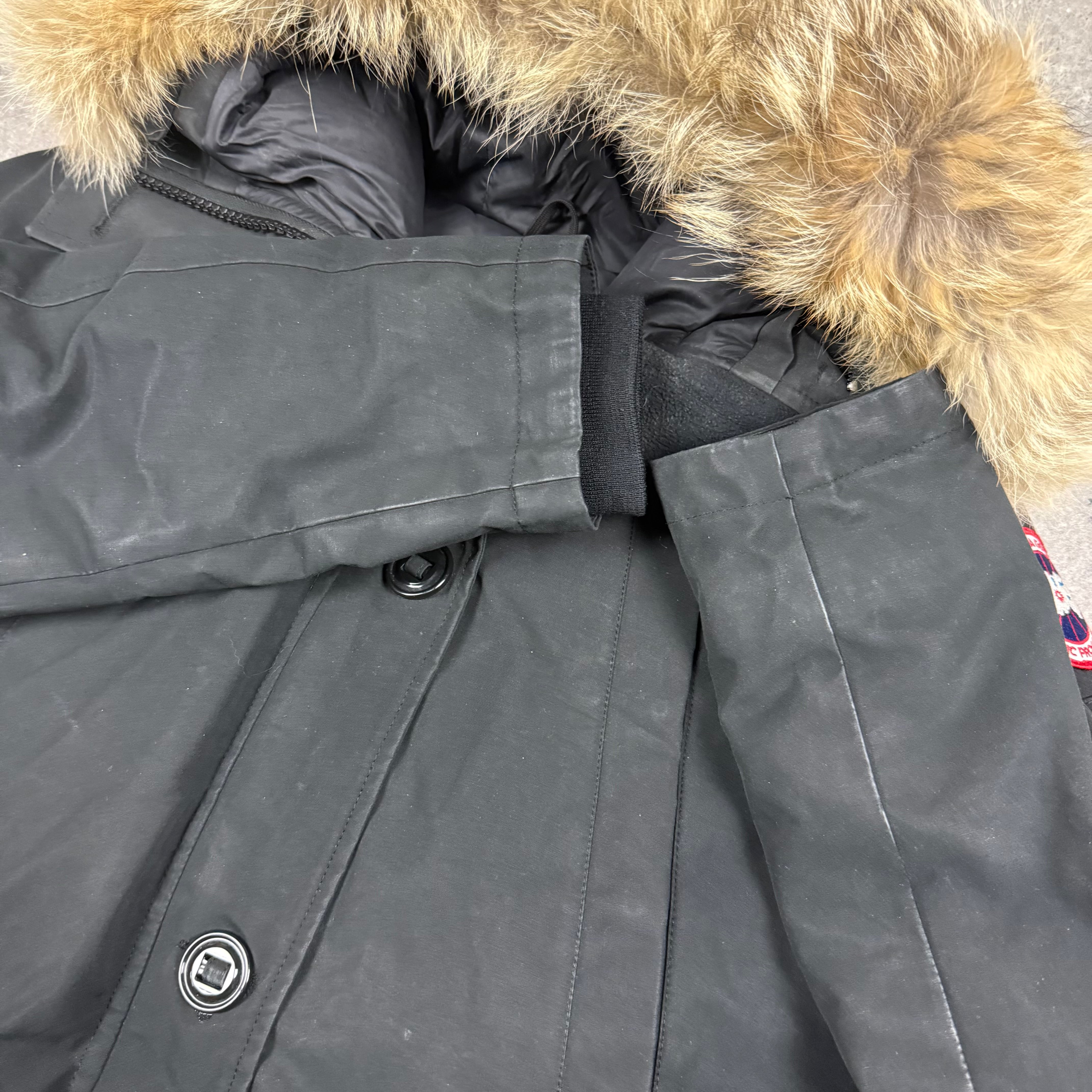 CANADA GOOSE WOMENS MONTEBELLO PARKA BLACK - (M)