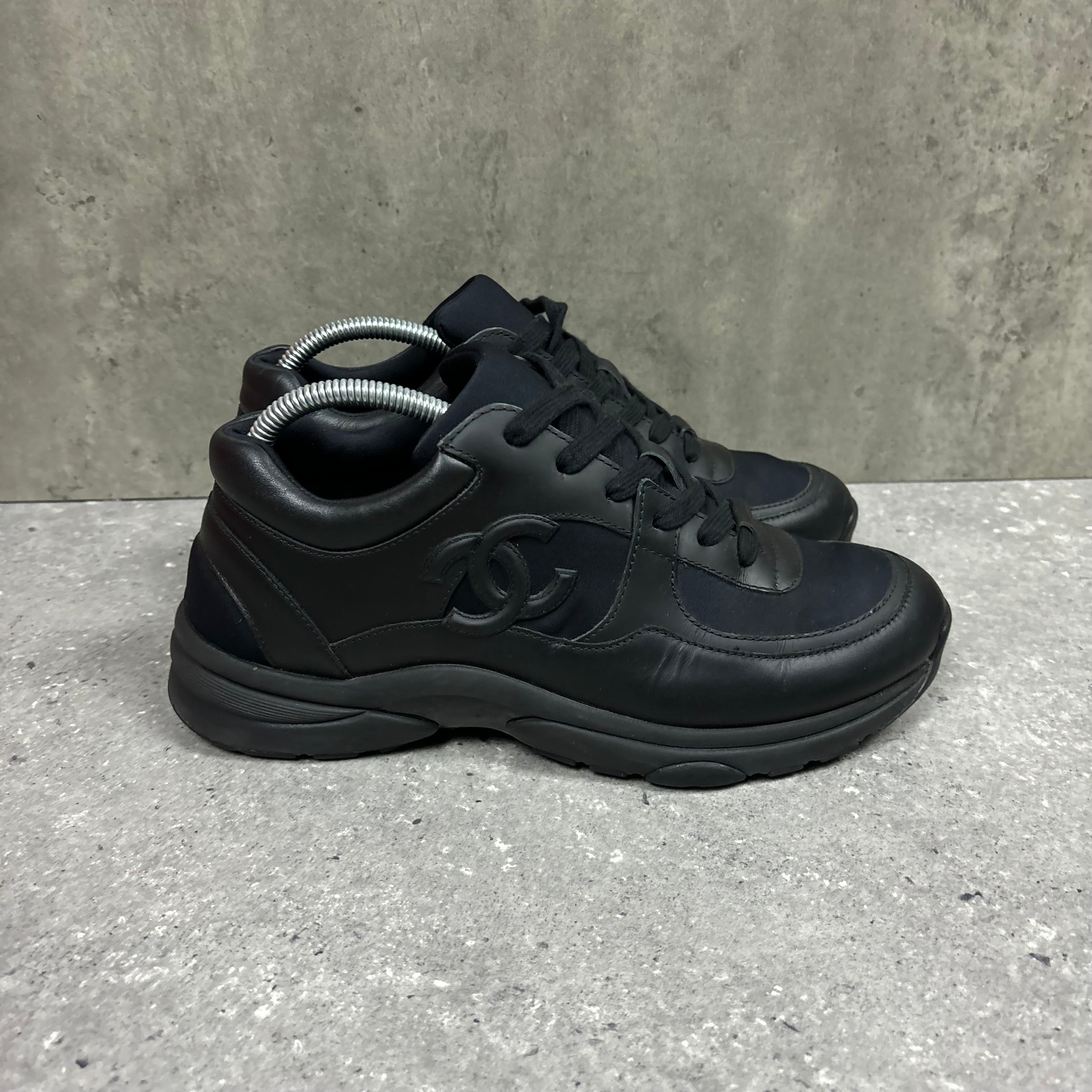 CHANEL RUNNERS - (EU 41 / UK 7)