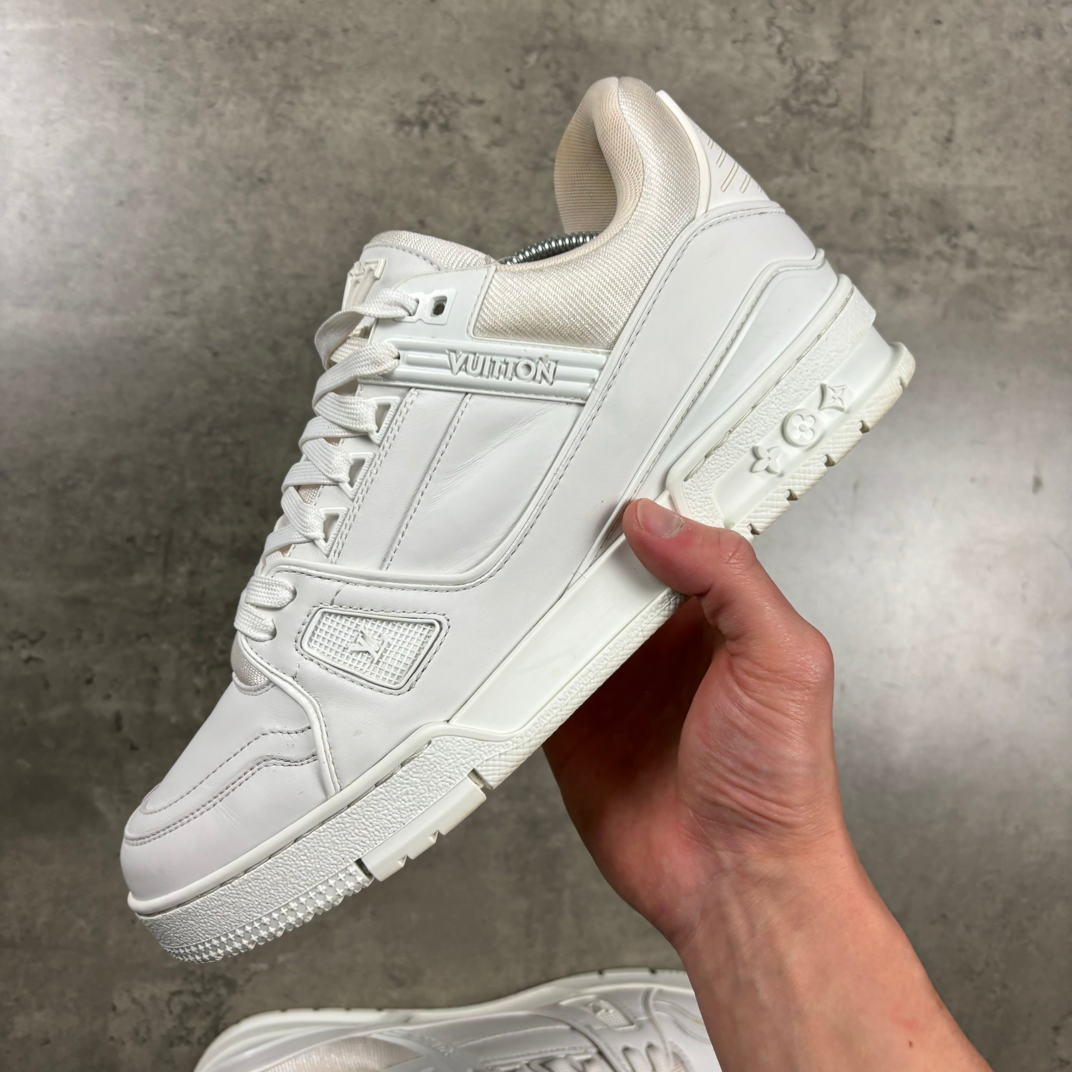 LOUIS VUITTON SNEAKERS (FITS 9.5)