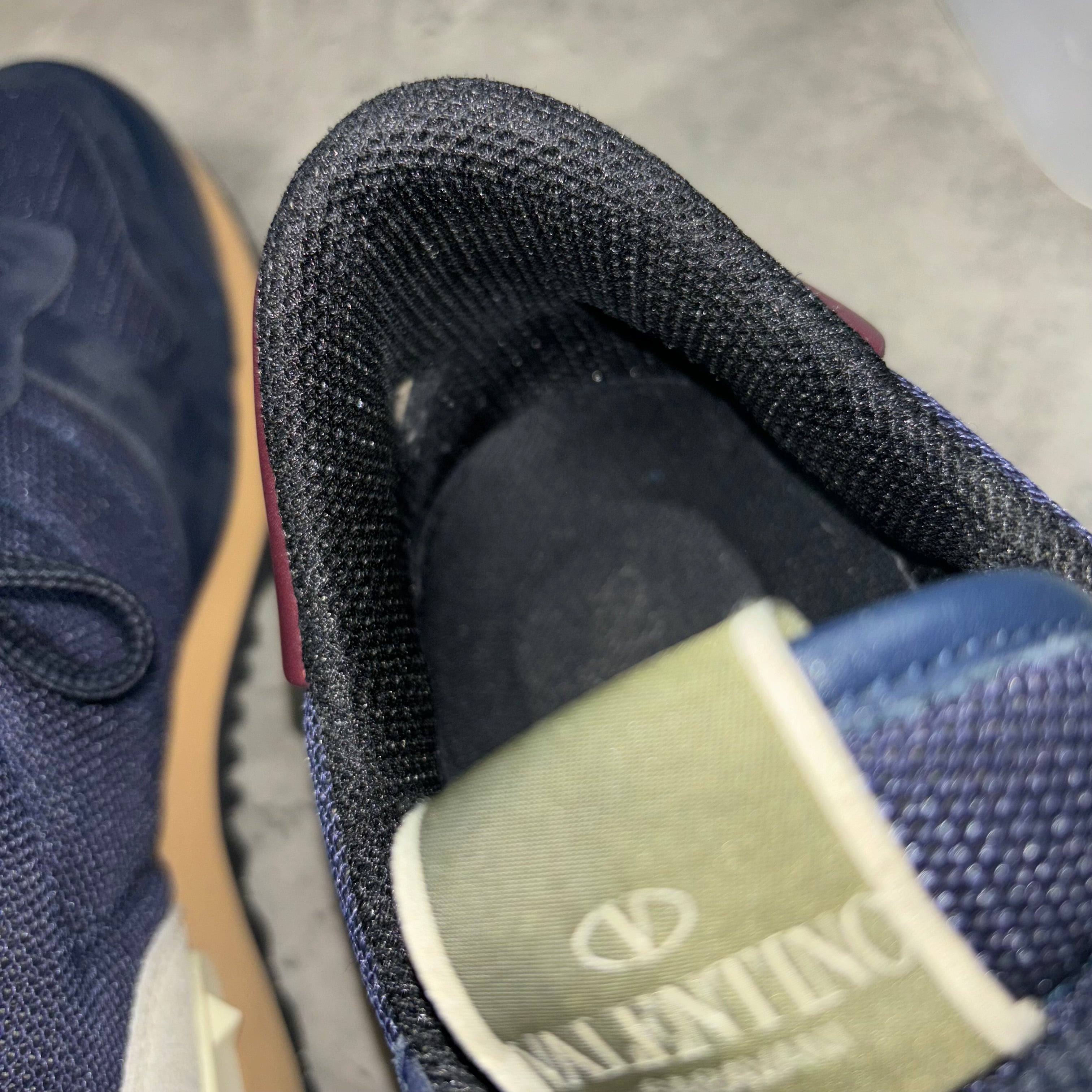 VALENTINO ROCKRUNNER - EU 41 / UK 7