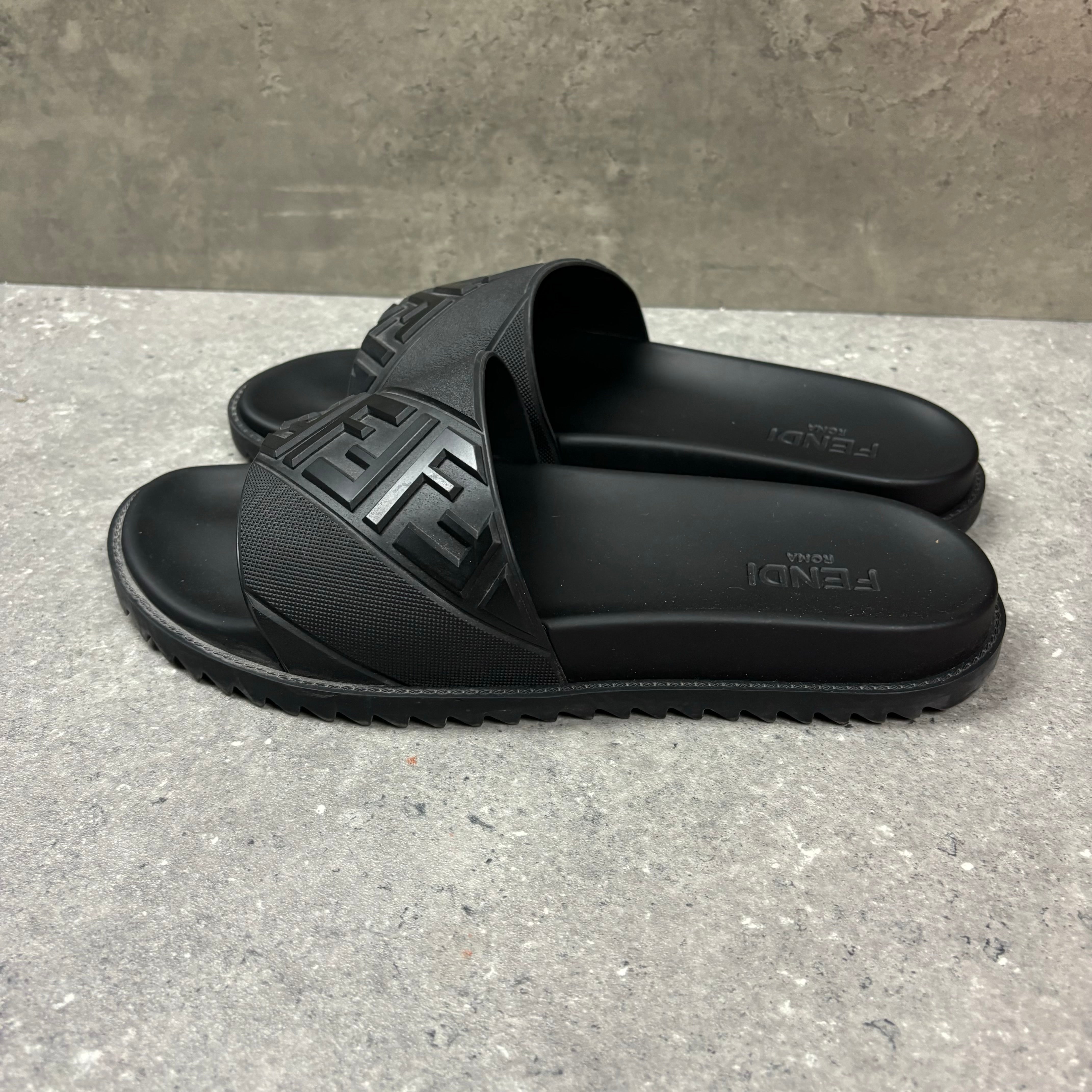 FENDI SLIDERS EU41 (FITS UK 8)