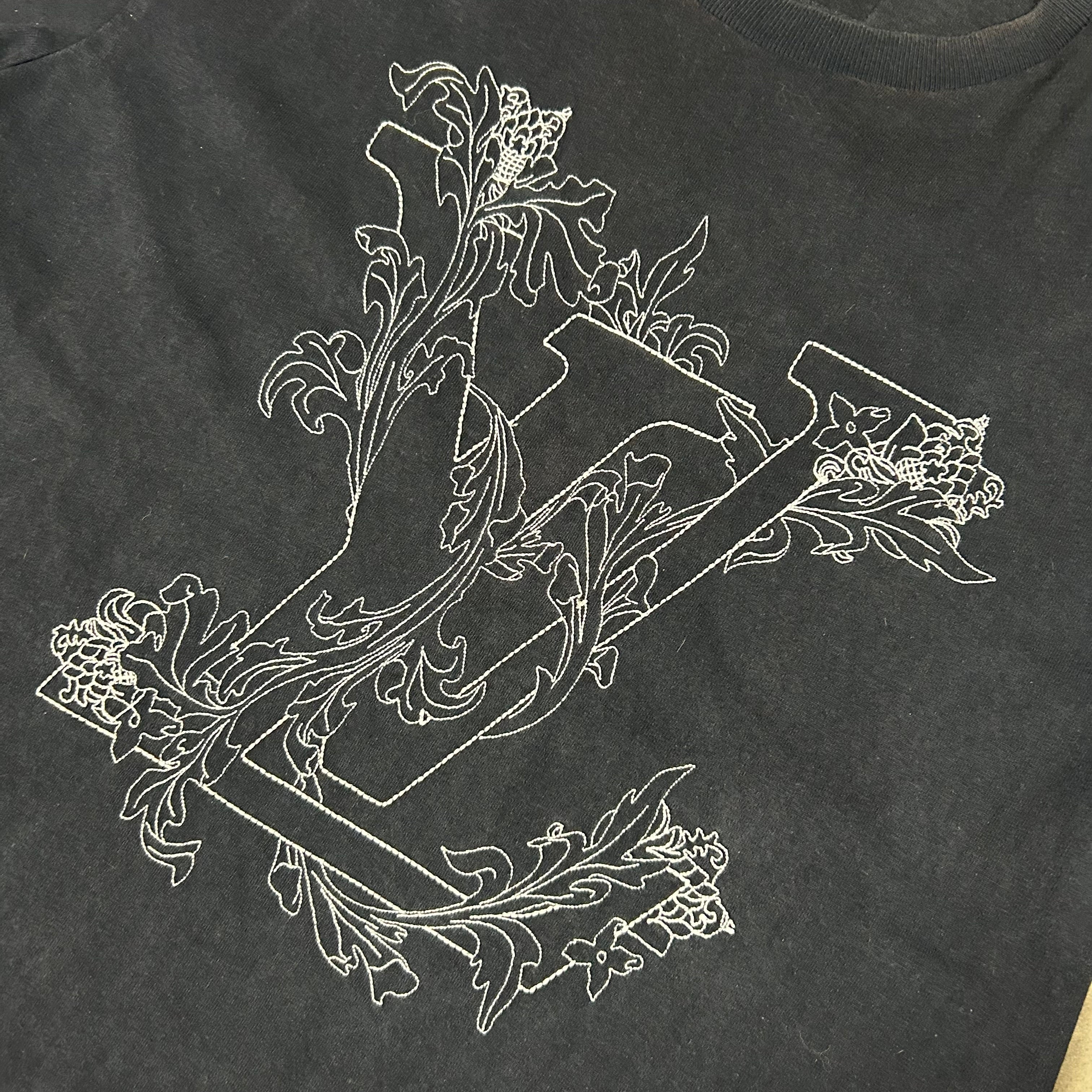 LOUIS VUITTON NAVY FLORAL T-SHIRT - (XL)