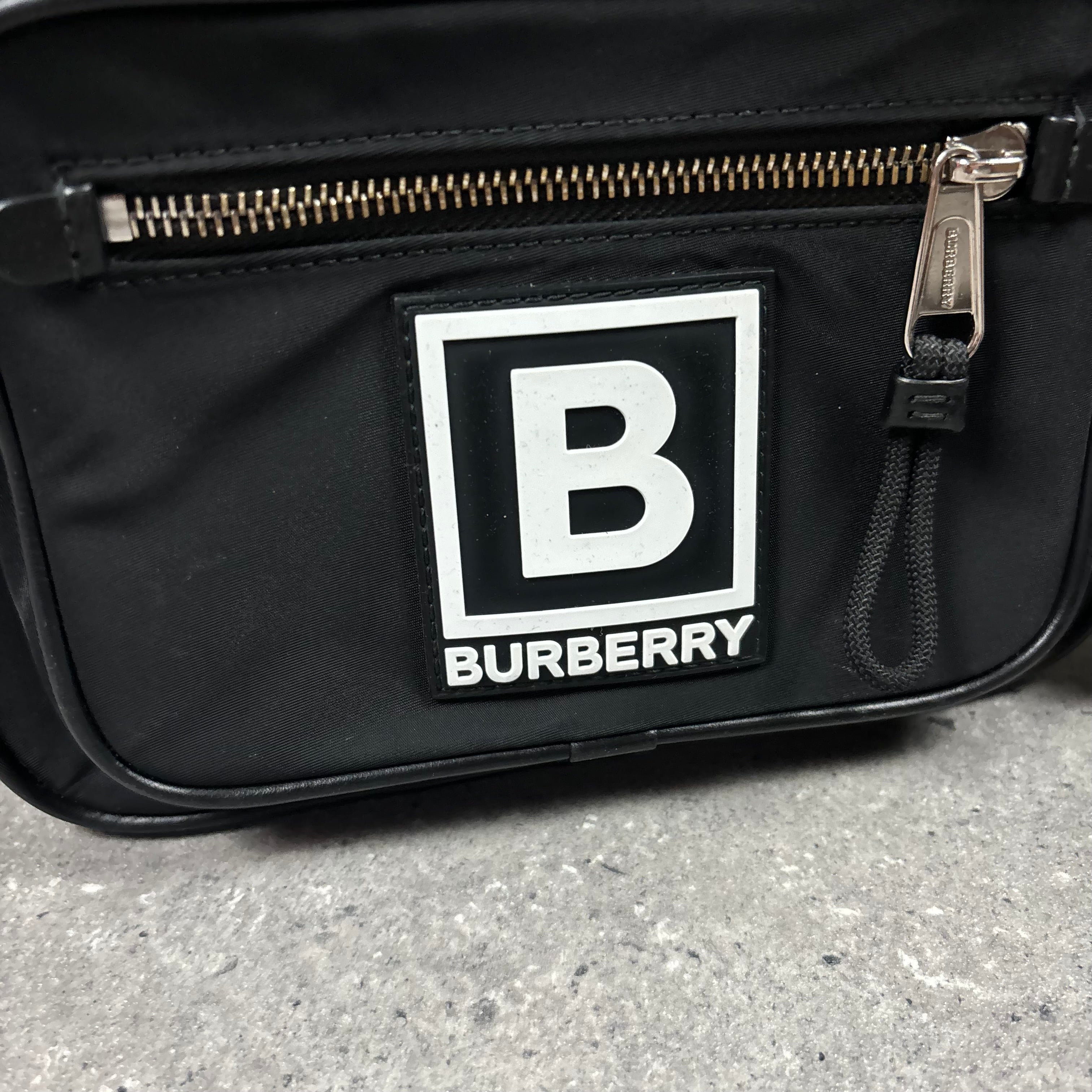 BURBERRY MESSENGER BAG