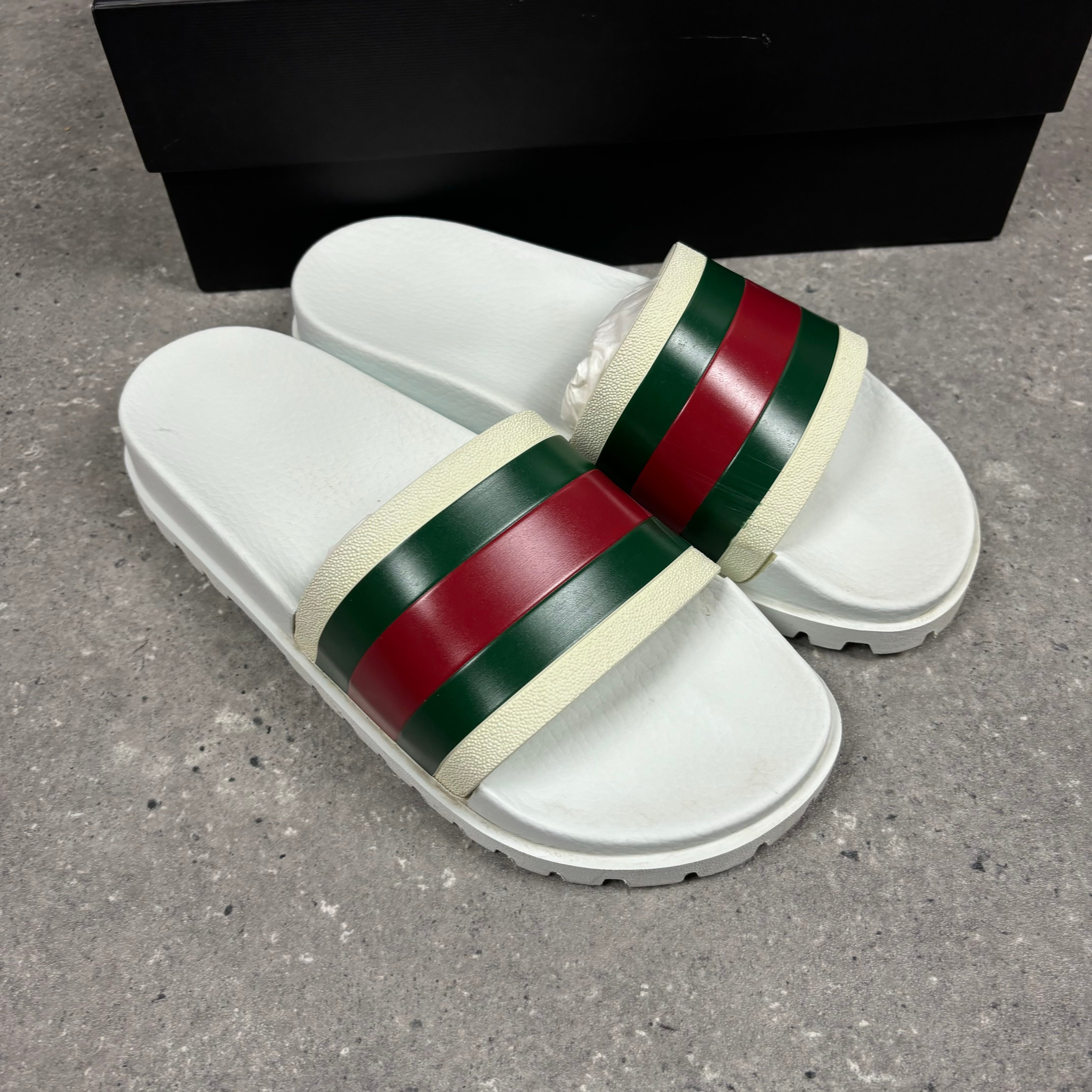 GUCCI SLIDERS - (EU 42 / UK 8)