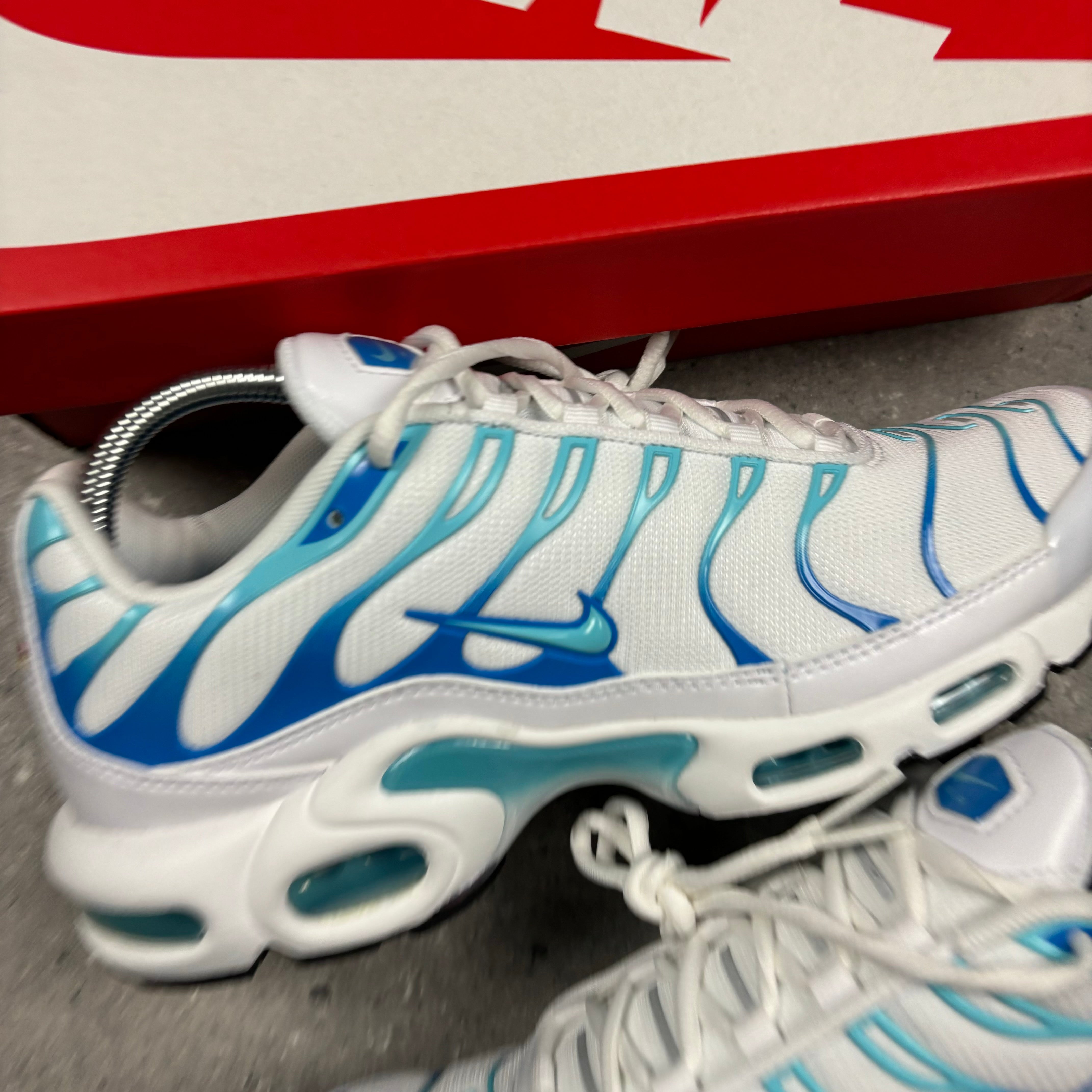 NIKE AIR MAX PLUS TNS - WHITE / BLUE POLARIZED