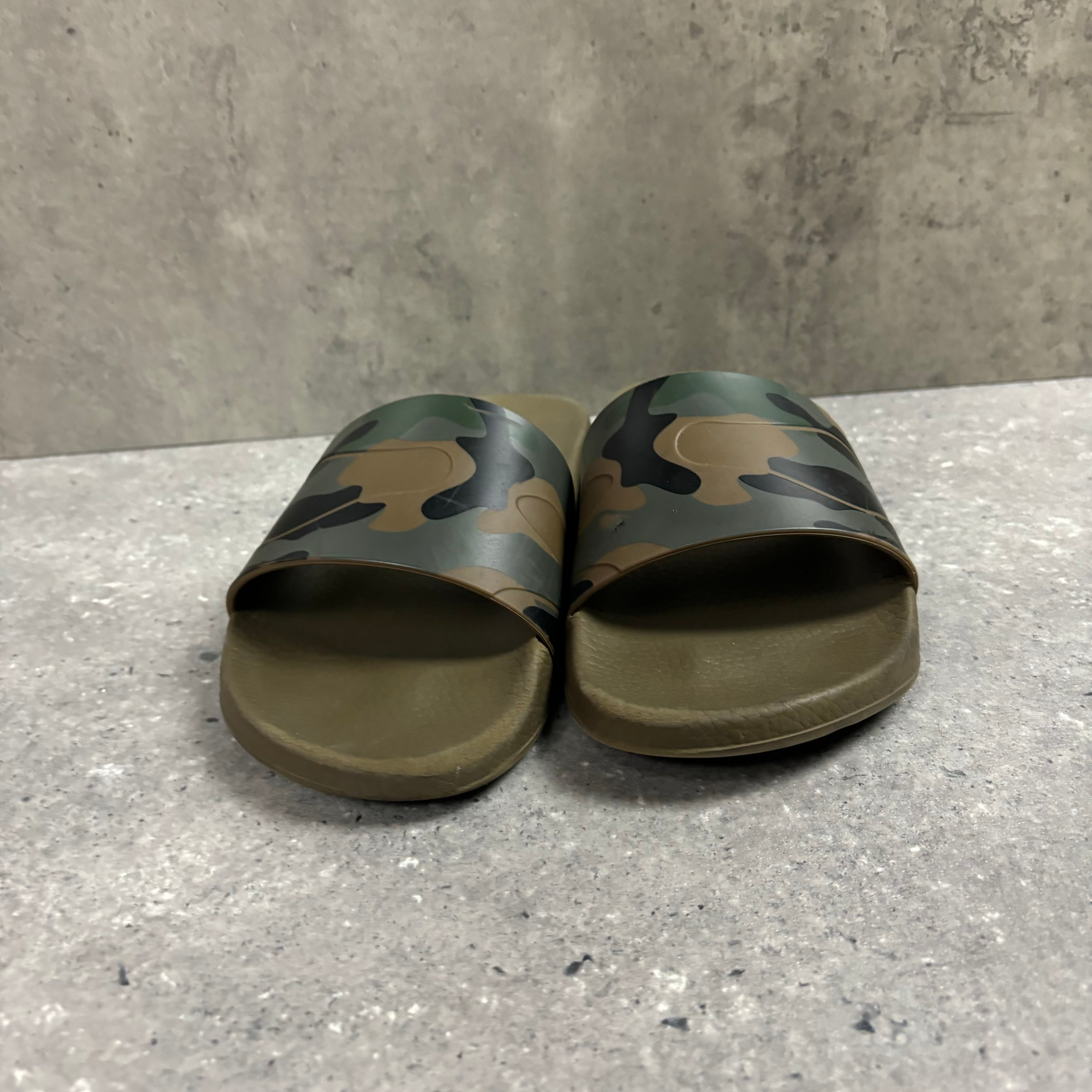 VALENTINO SLIDERS - (EU42 / UK8)