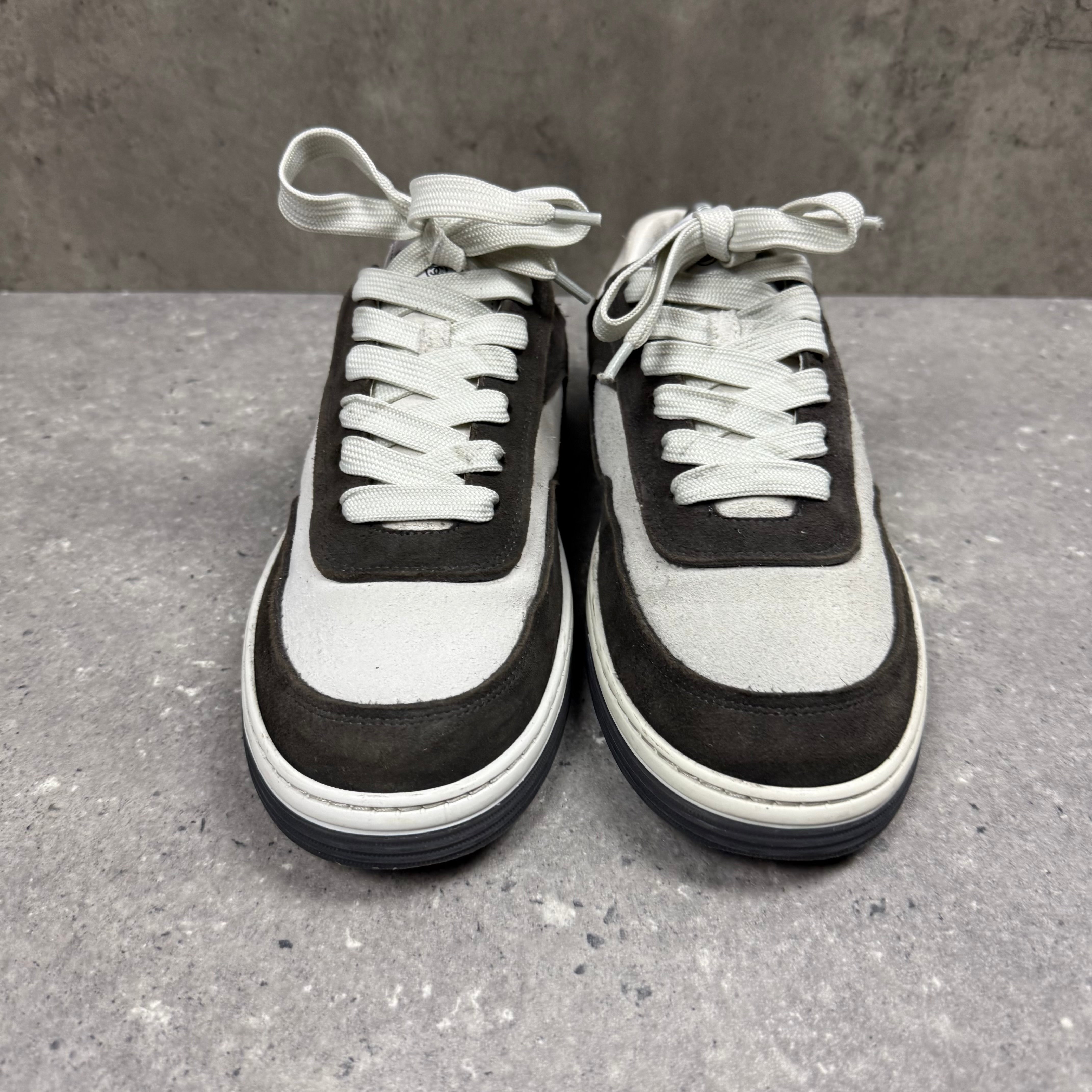 CHANEL LOW TRAINERS - (EU42 / UK8)