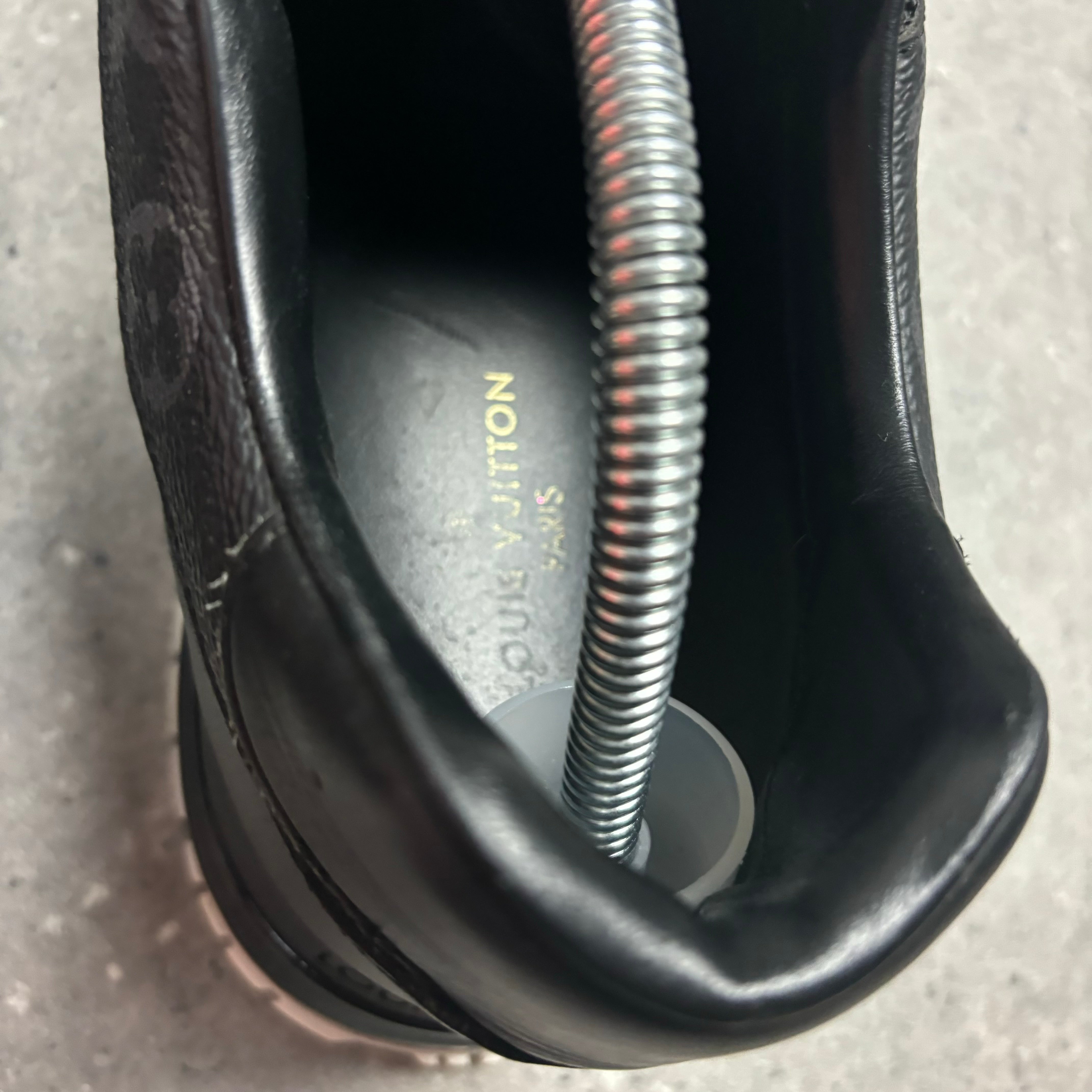 LOUIS VUITTON RUNAWAY BLACK/WHITE - EU 44 (FITS UK 11)