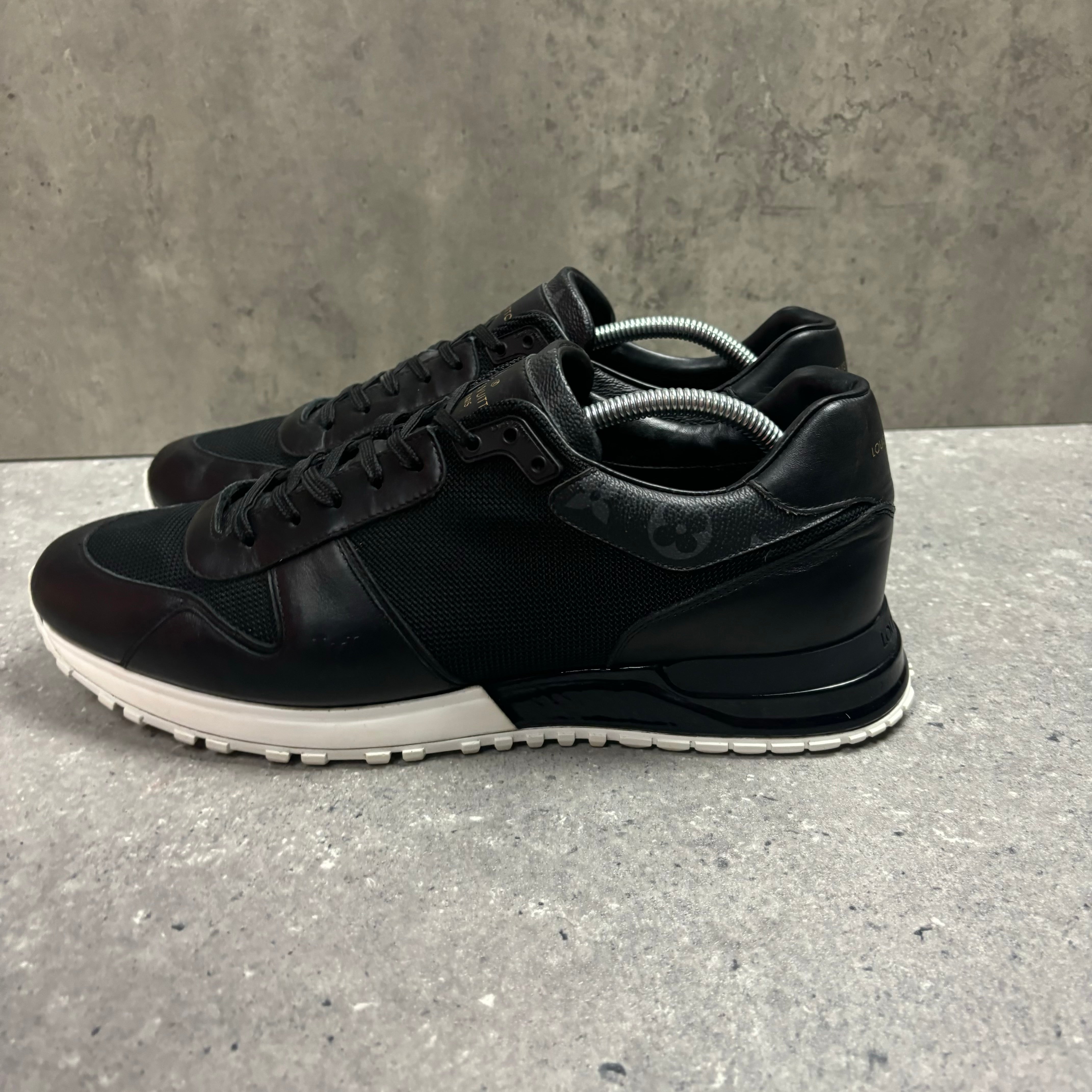 LOUIS VUITTON RUNAWAY BLACK/WHITE - EU 44 (FITS UK 11)
