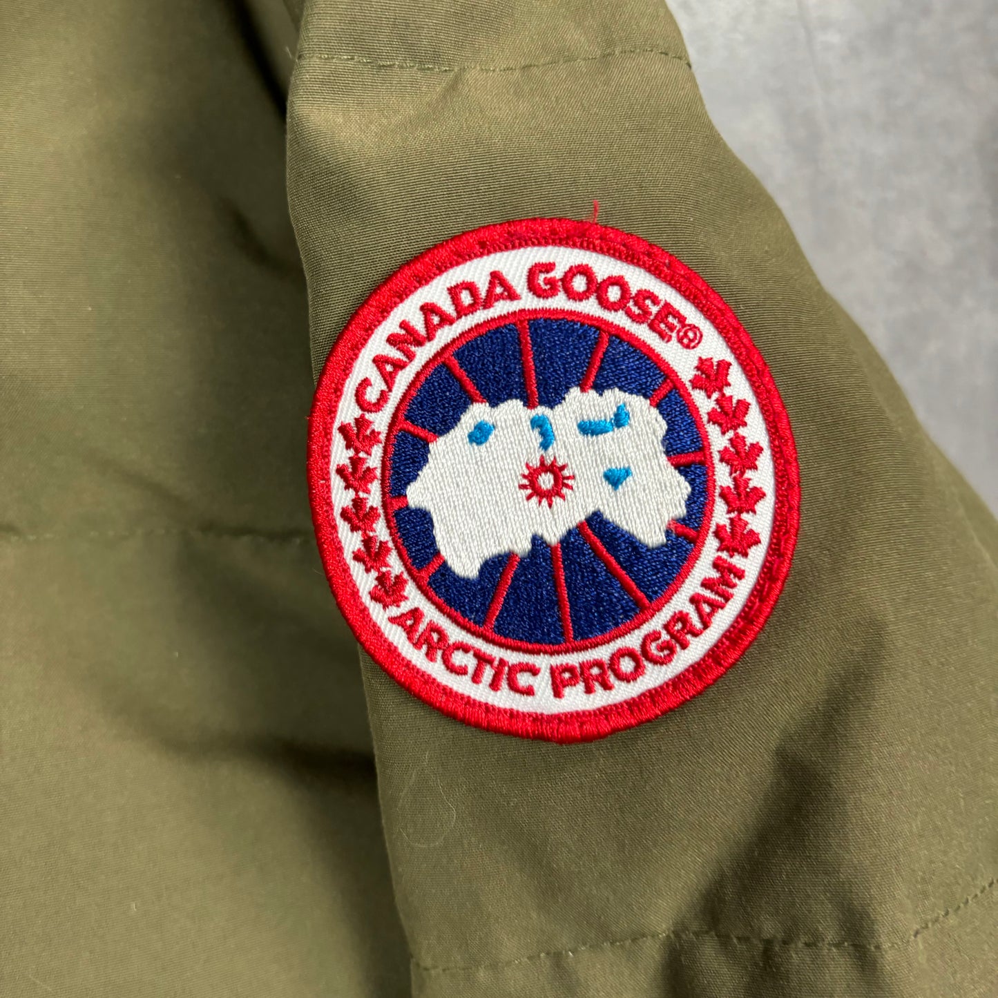 CANADA GOOSE CARSON PARKA - LARGE