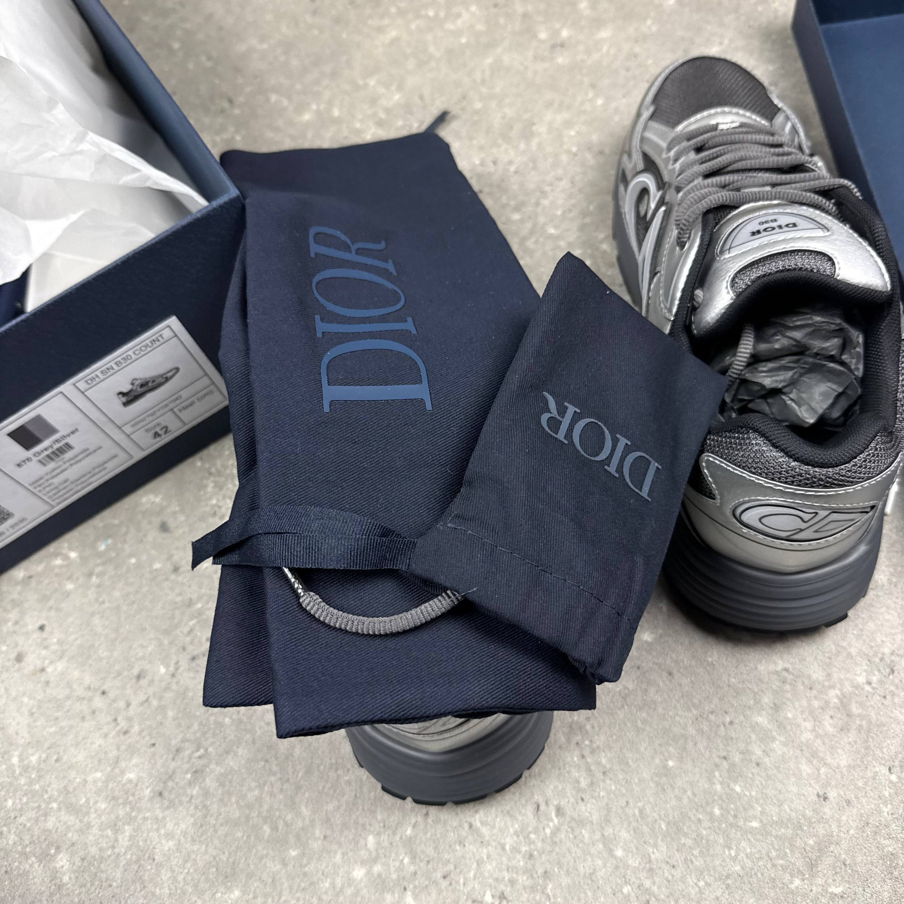 DIOR B30 GREY/SILVER - (EU42 / UK8)