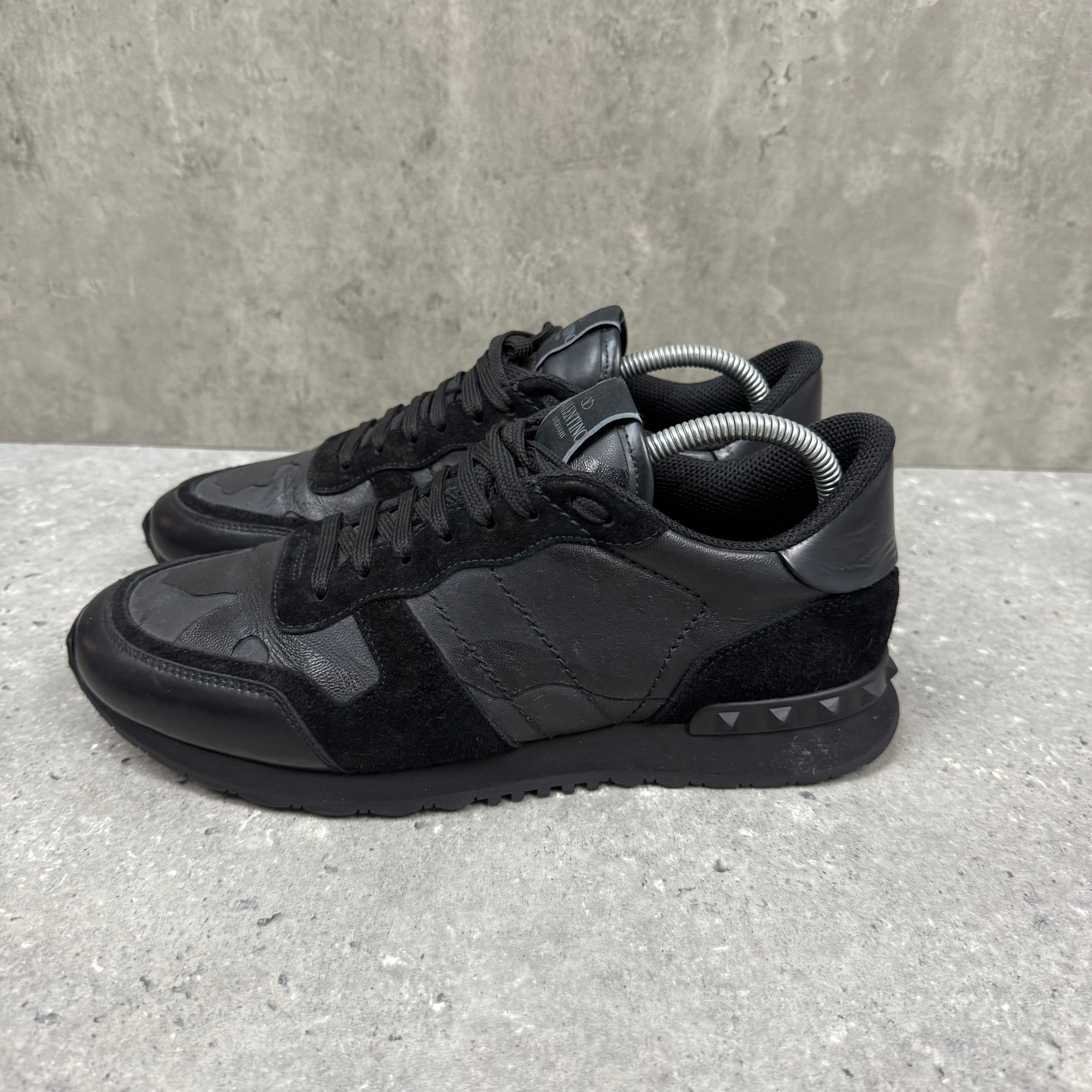 VALENTINO ROCKRUNNER BLACK - (EU42 / UK8)