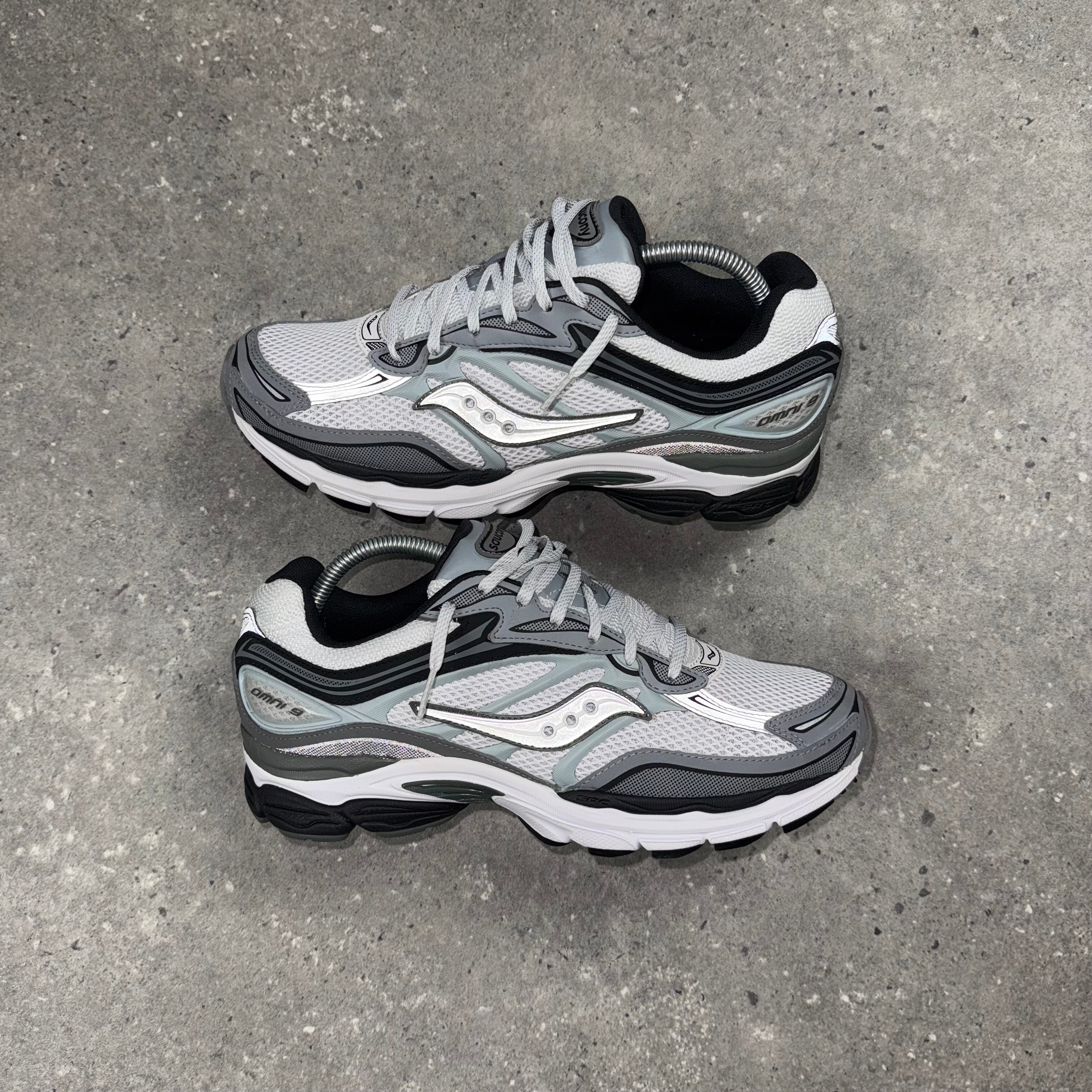SAUCONY OMNI PRO GRID 9 - GREY