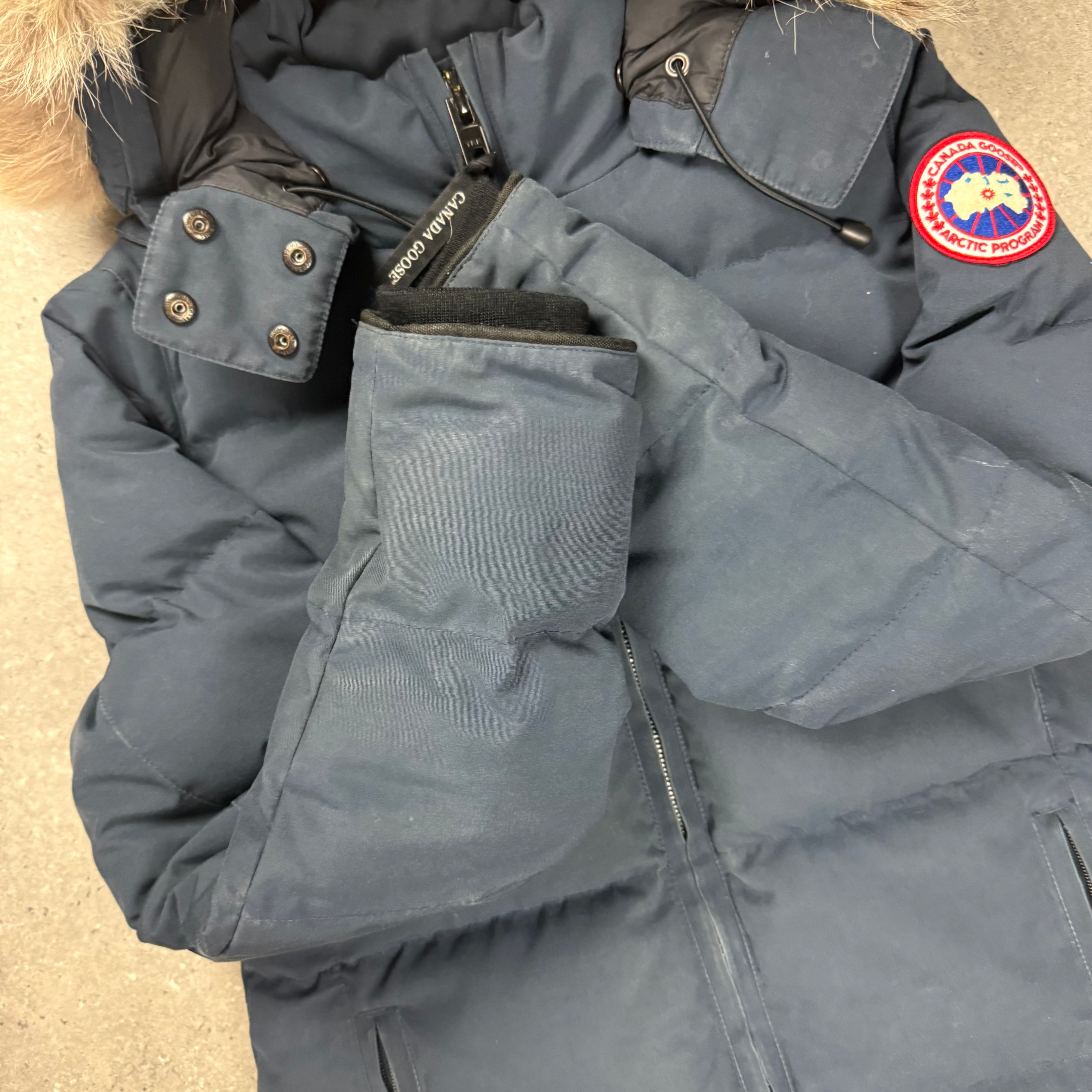 CANADA GOOSE WOMEN’S CHELSEA PARKA NAVY - (S)
