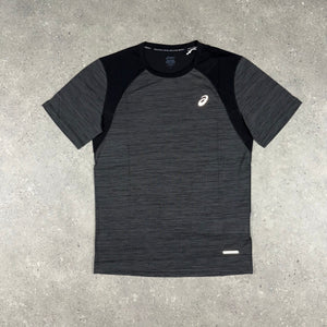 ASICS ROAD T-SHIRT & 7” CORE BLACK SHORTS SET - BLACK/GREY
