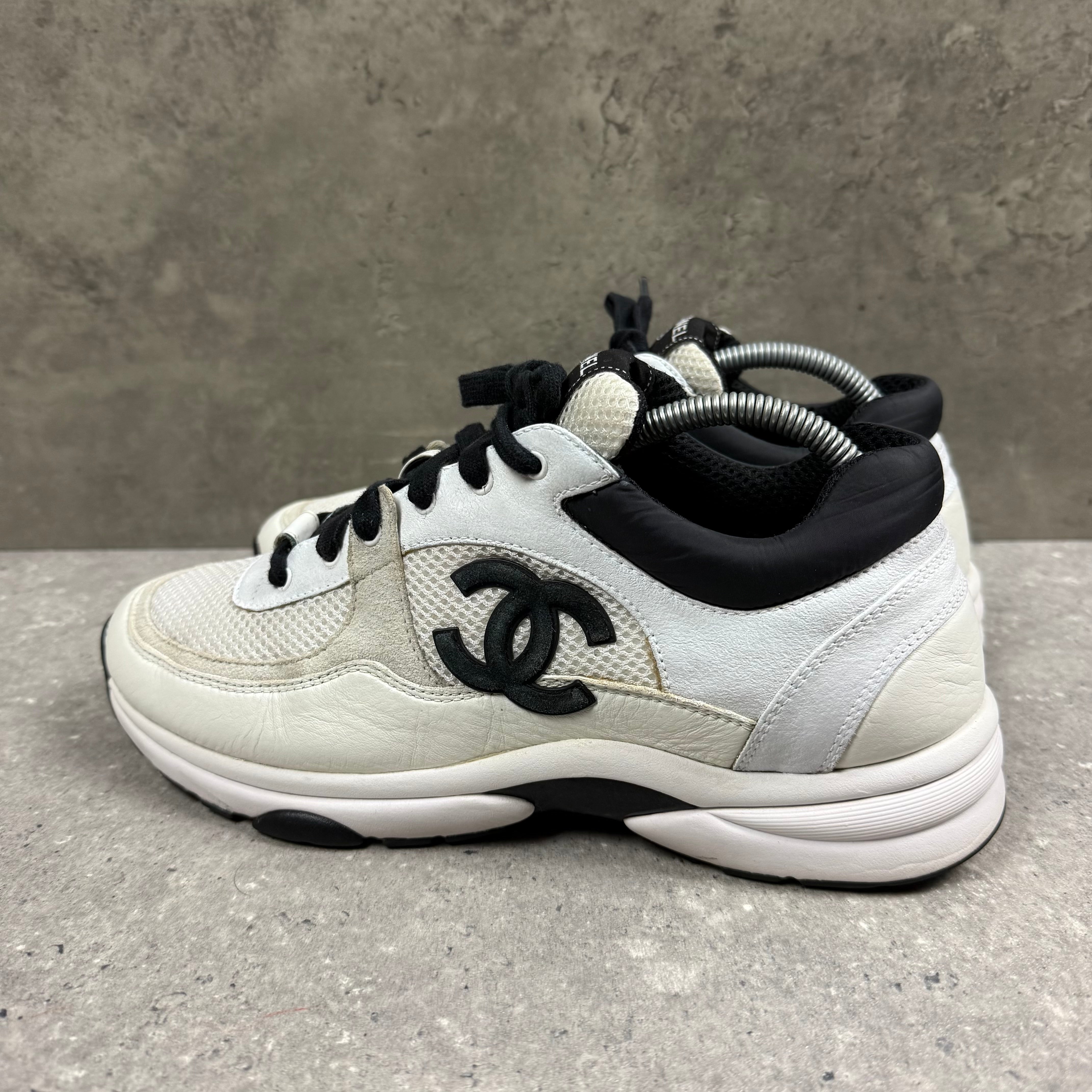 CHANEL RUNNERS CREAM/BLACK -  (EU 41 / UK 7)