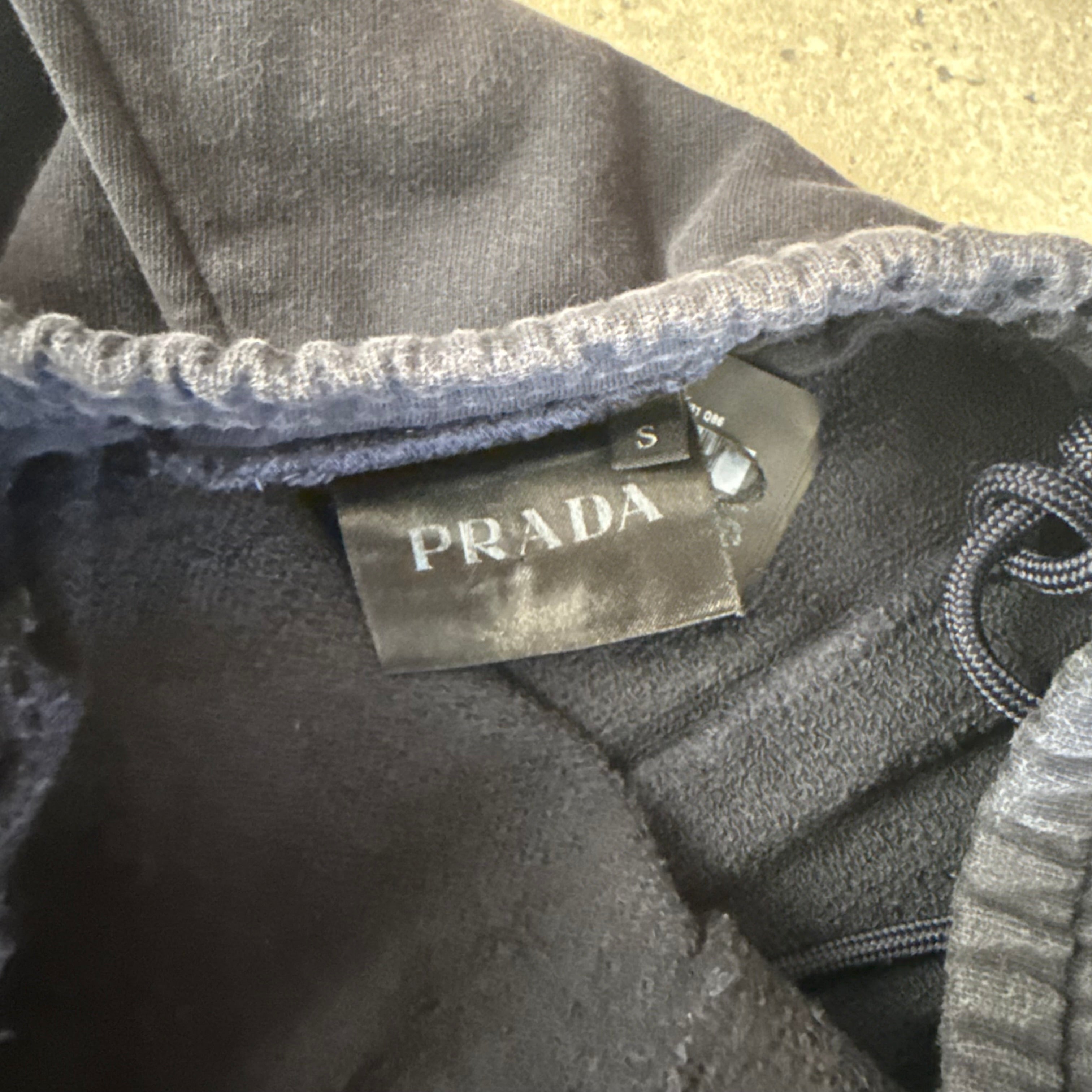 PRADA SHORTS - (S)