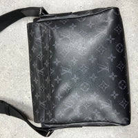 LOUIS VUITTON MESSENGER BAG