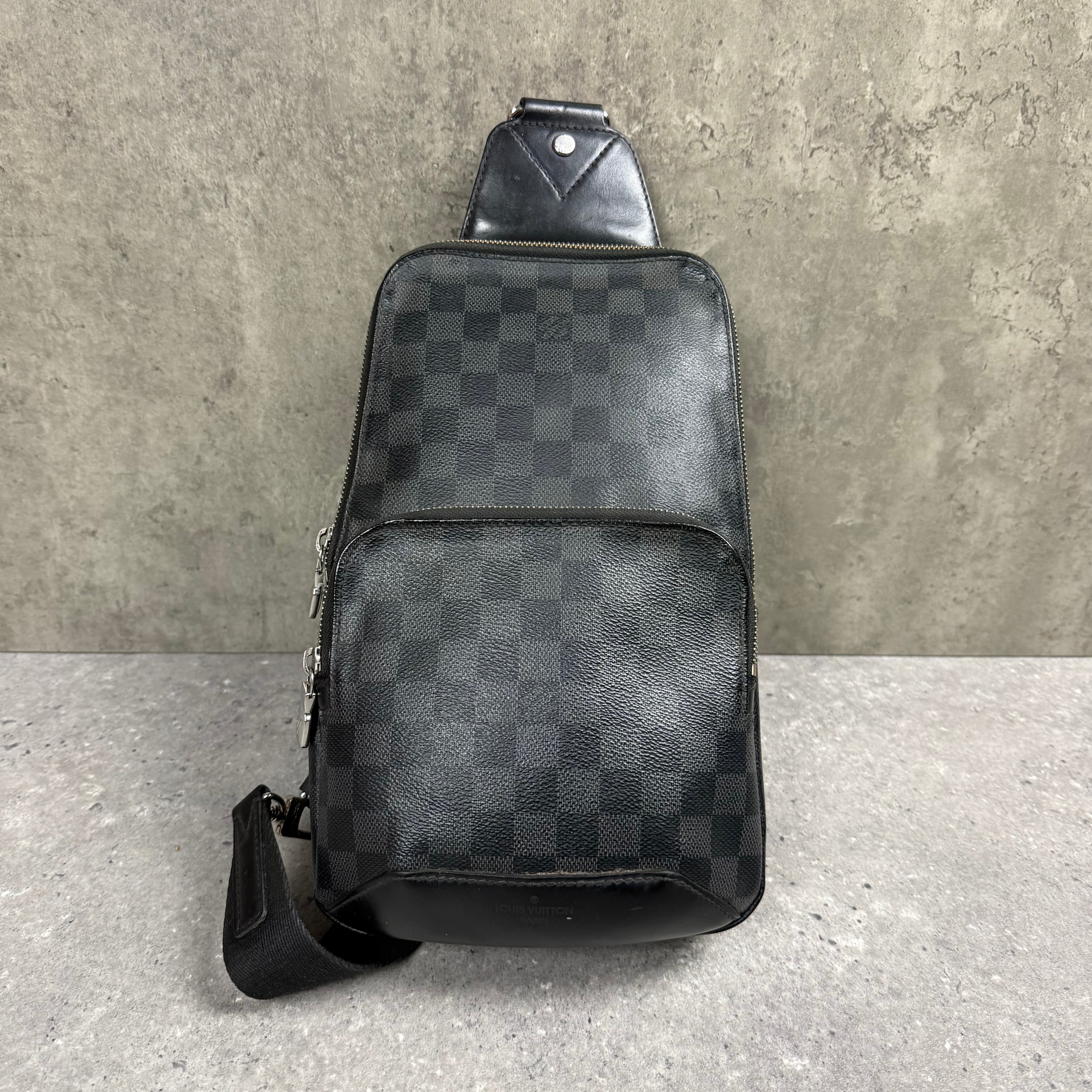 LOUIS VUITTON AVENUE SLING BAG