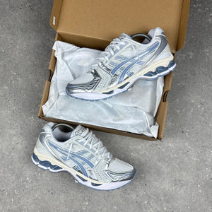 ASICS GEL KAYANO 14 - WHITE / LIGHT NAVY