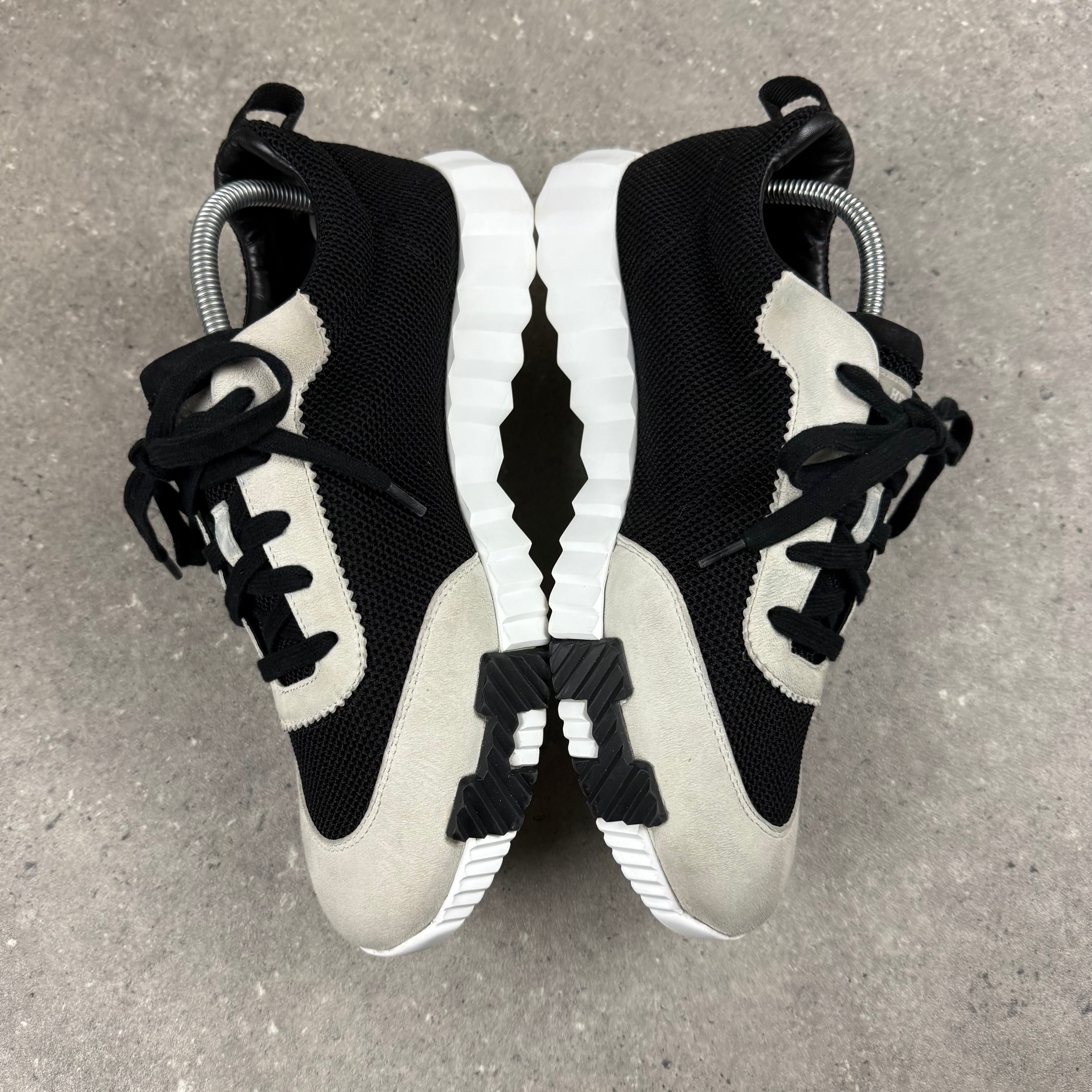 HERMES BOUNCING BLACK/CREAM - (EU42 / UK8)