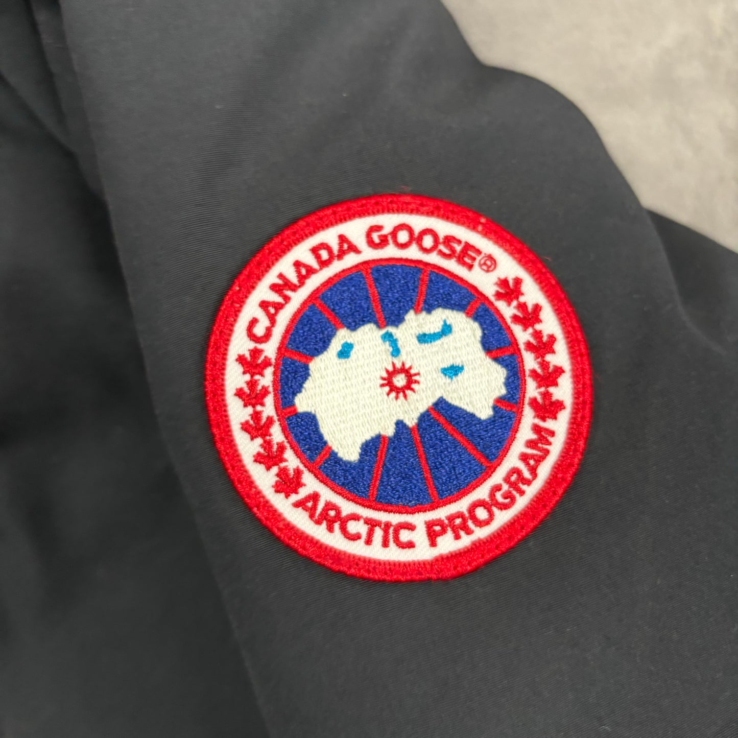 CANADA GOOSE CHATEAU PARKA - MEDIUM