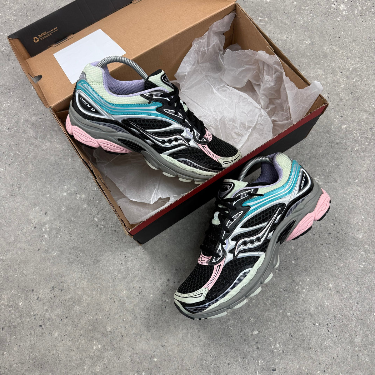SAUCONY OMNI PRO GRID 9 - BLACK MULTI PINK