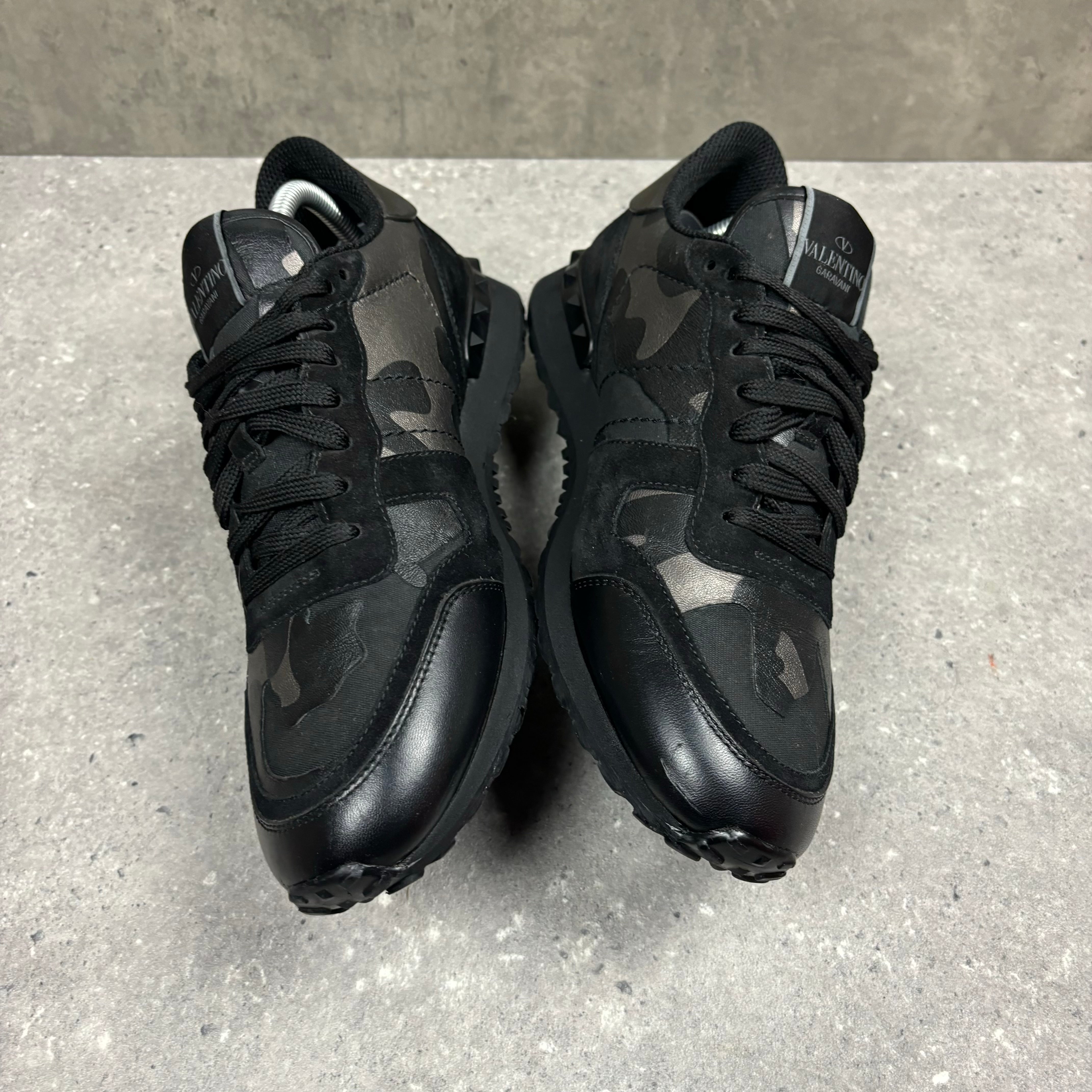 VALENTINO ブラック スニーカー 42 ヴァレンティノガラヴァーニ レザー スニーカー 42 メンズ