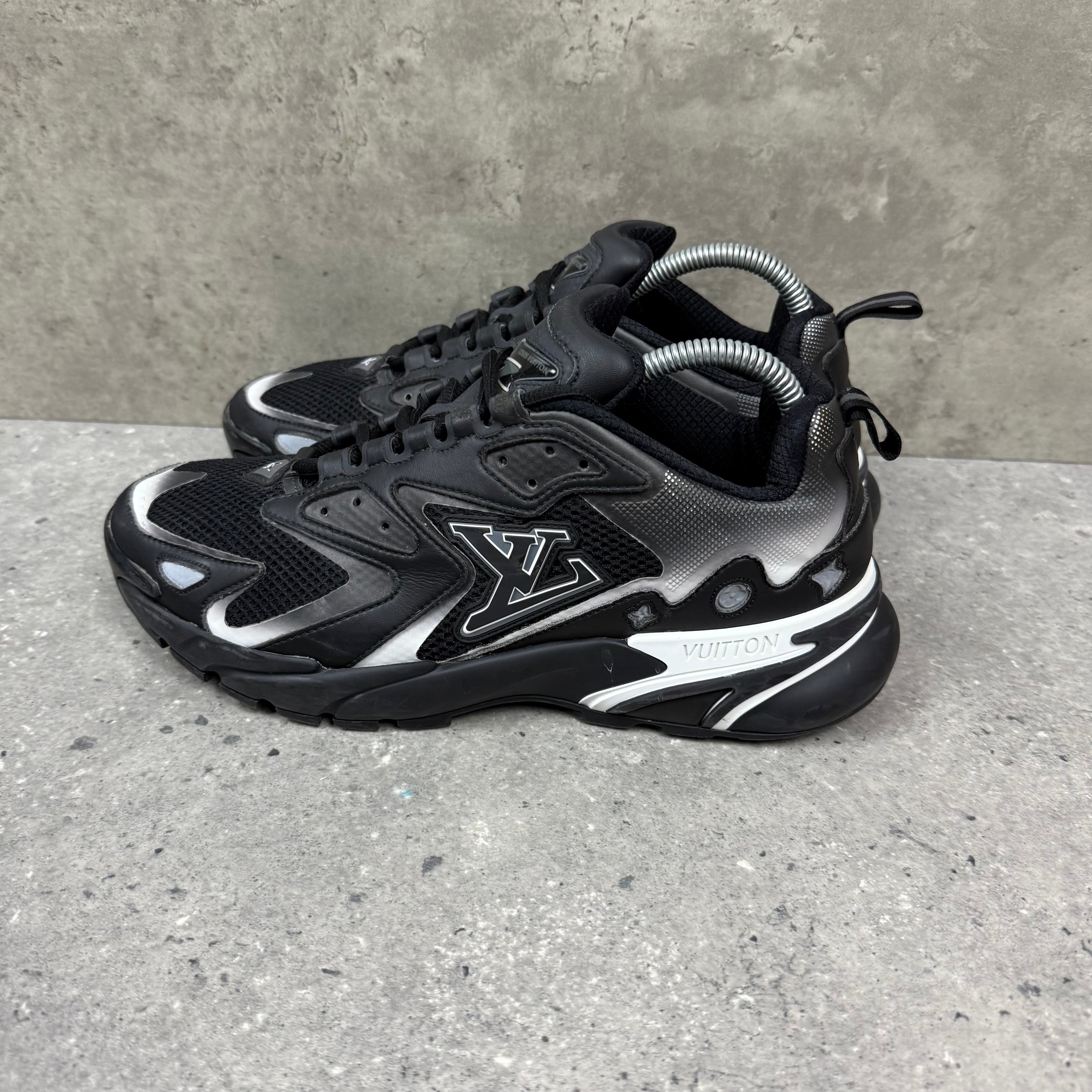 LOUIS VUITTON TATICS BLACK - EU40 (FITS UK 7)