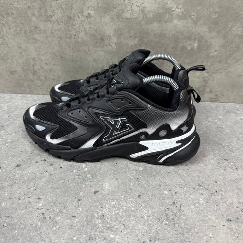 LOUIS VUITTON TATICS BLACK - EU40 (FITS UK 7)