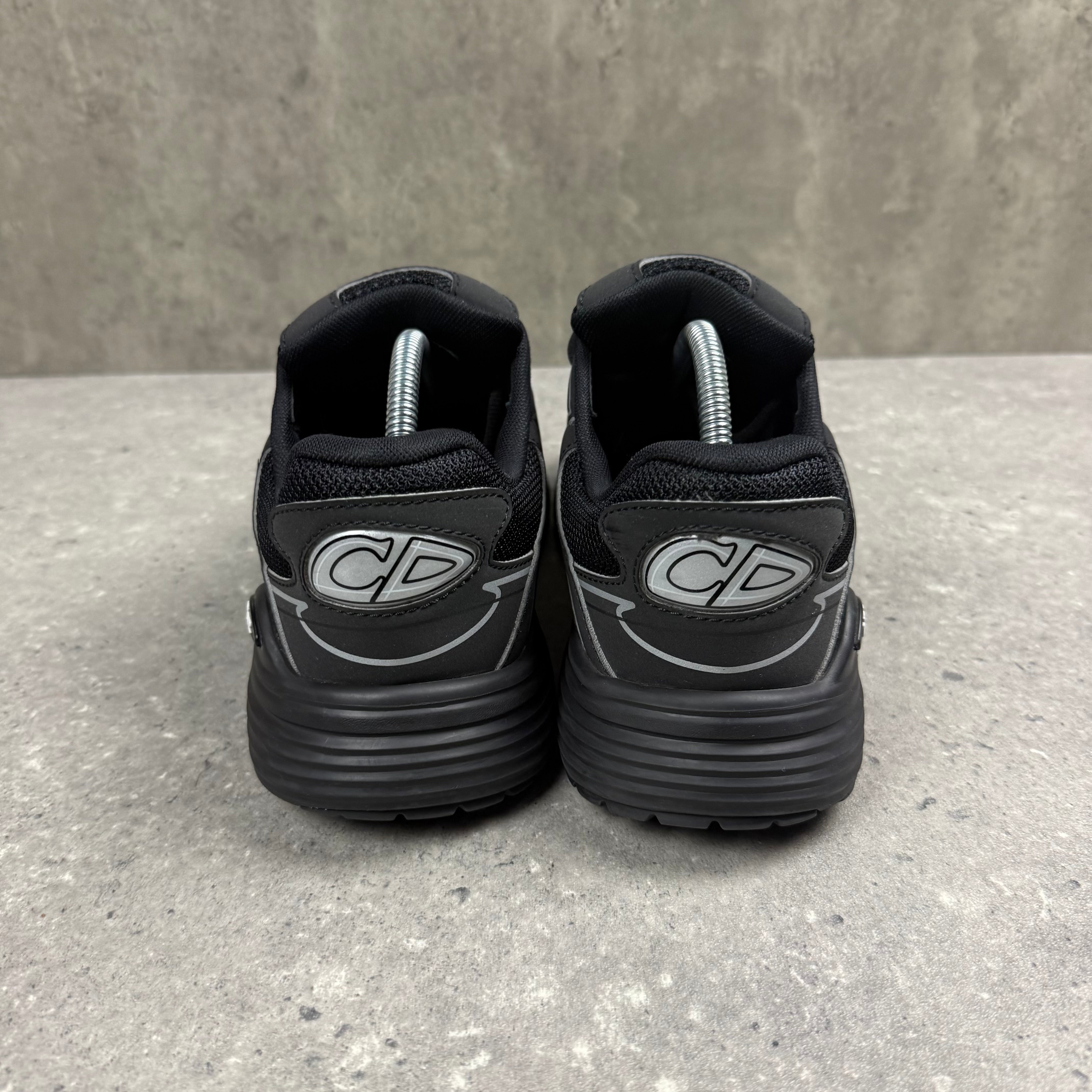 DIOR B30 BLACK (EU 41 / UK 7)