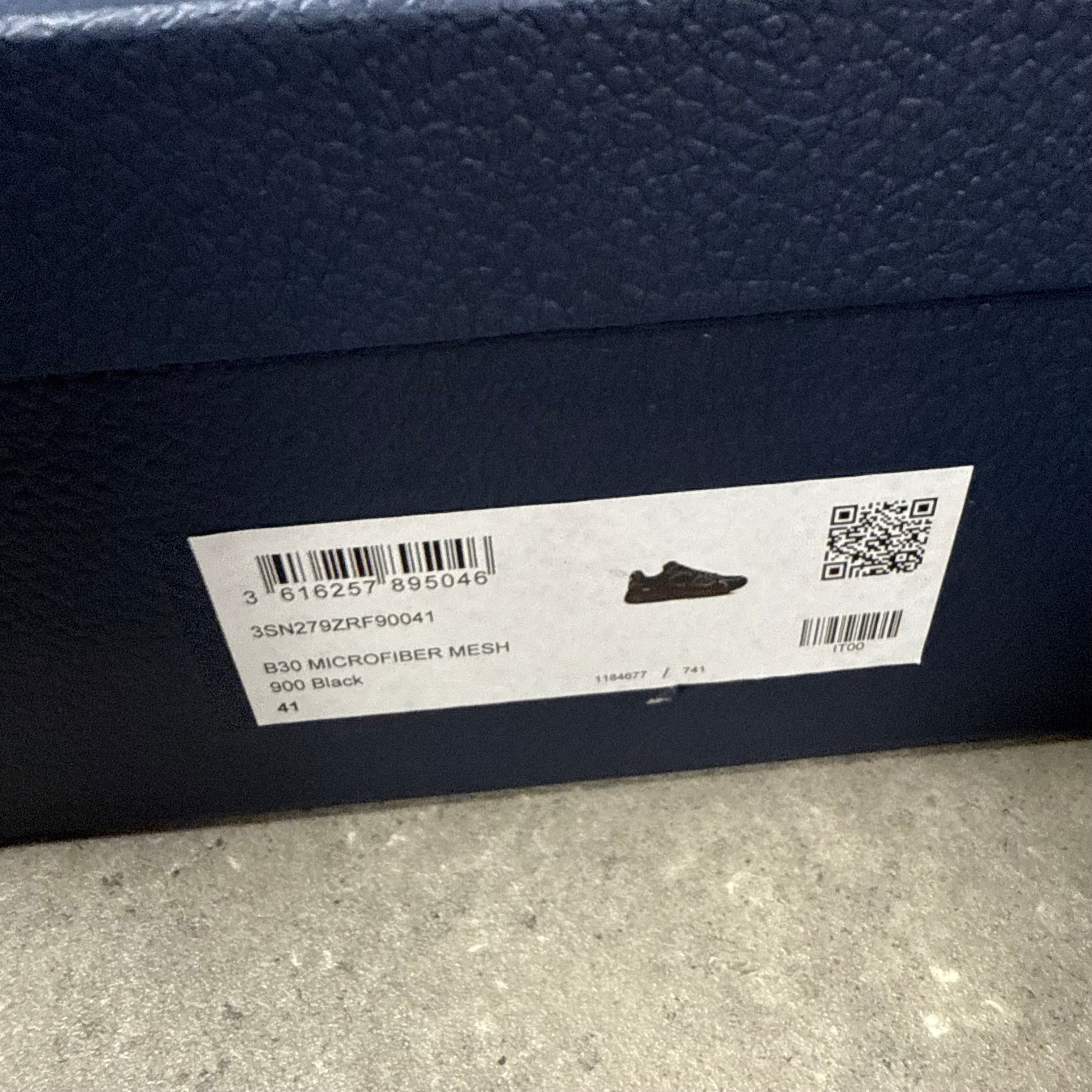DIOR B30 BLACK (EU 41 / UK 7)