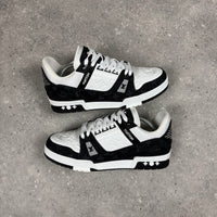 LOUIS VUITTON BLACK DENIMS - EU 42.5 (FITS UK 9.5)