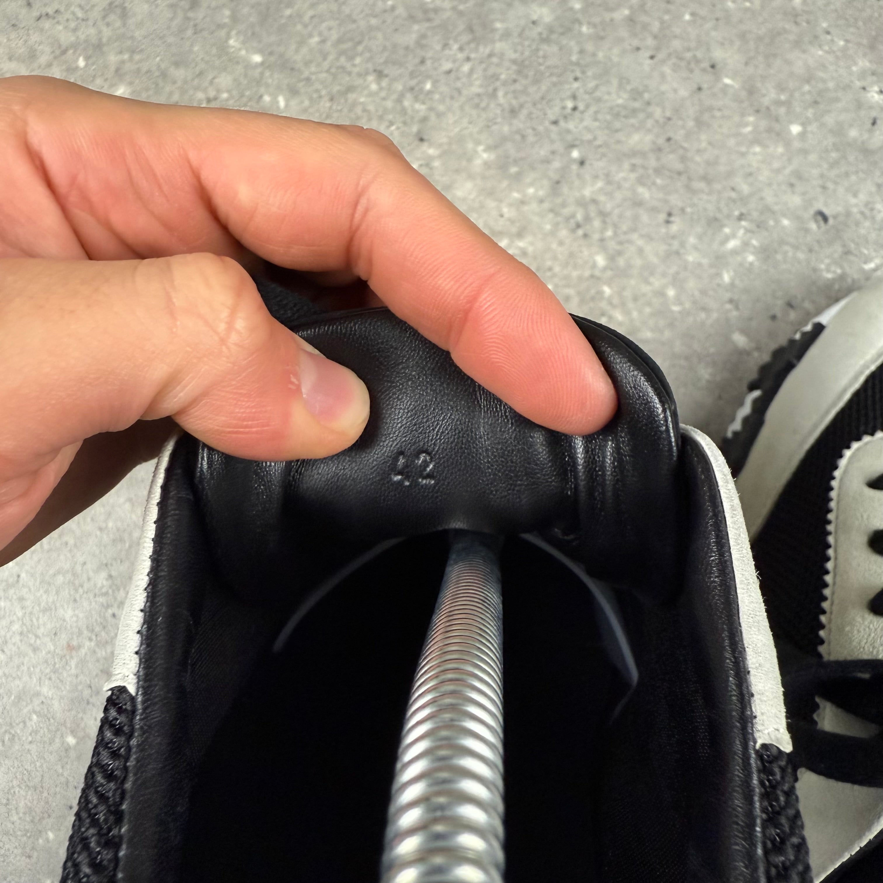 HERMES BOUNCING BLACK/CREAM - (EU42 / UK8)