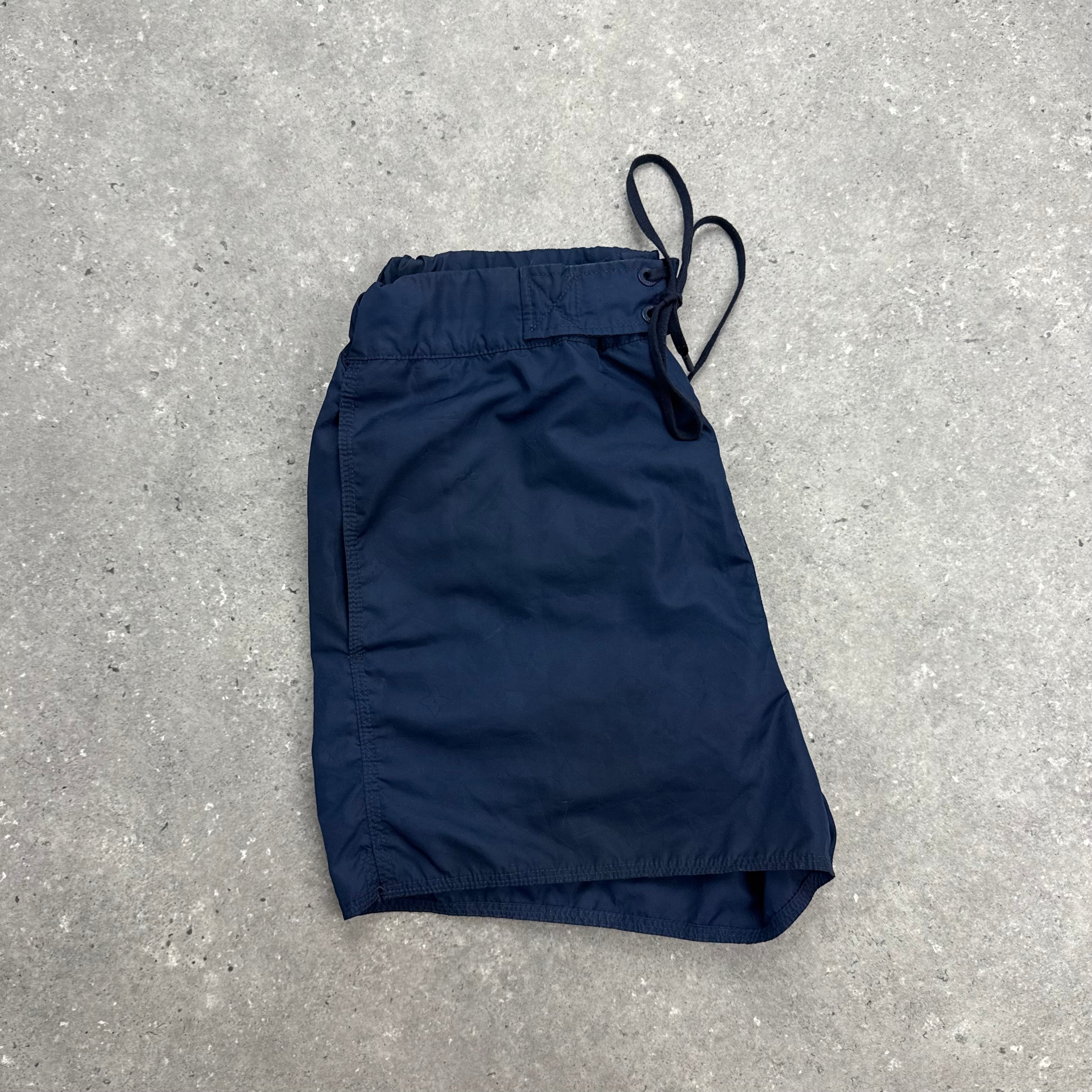 LOUIS VUITTON NAVY SWIM SHORTS - (M)