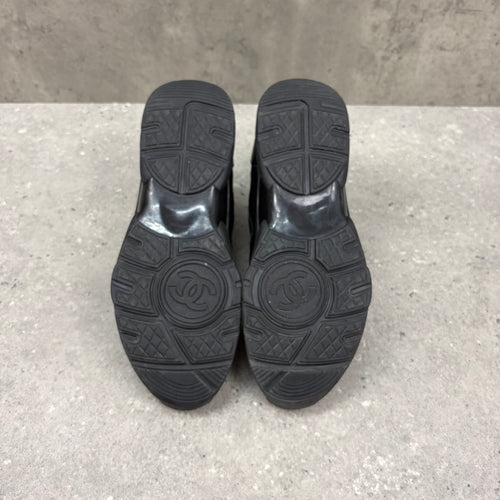 CHANEL RUNNERS -  (EU 41 / UK 7)