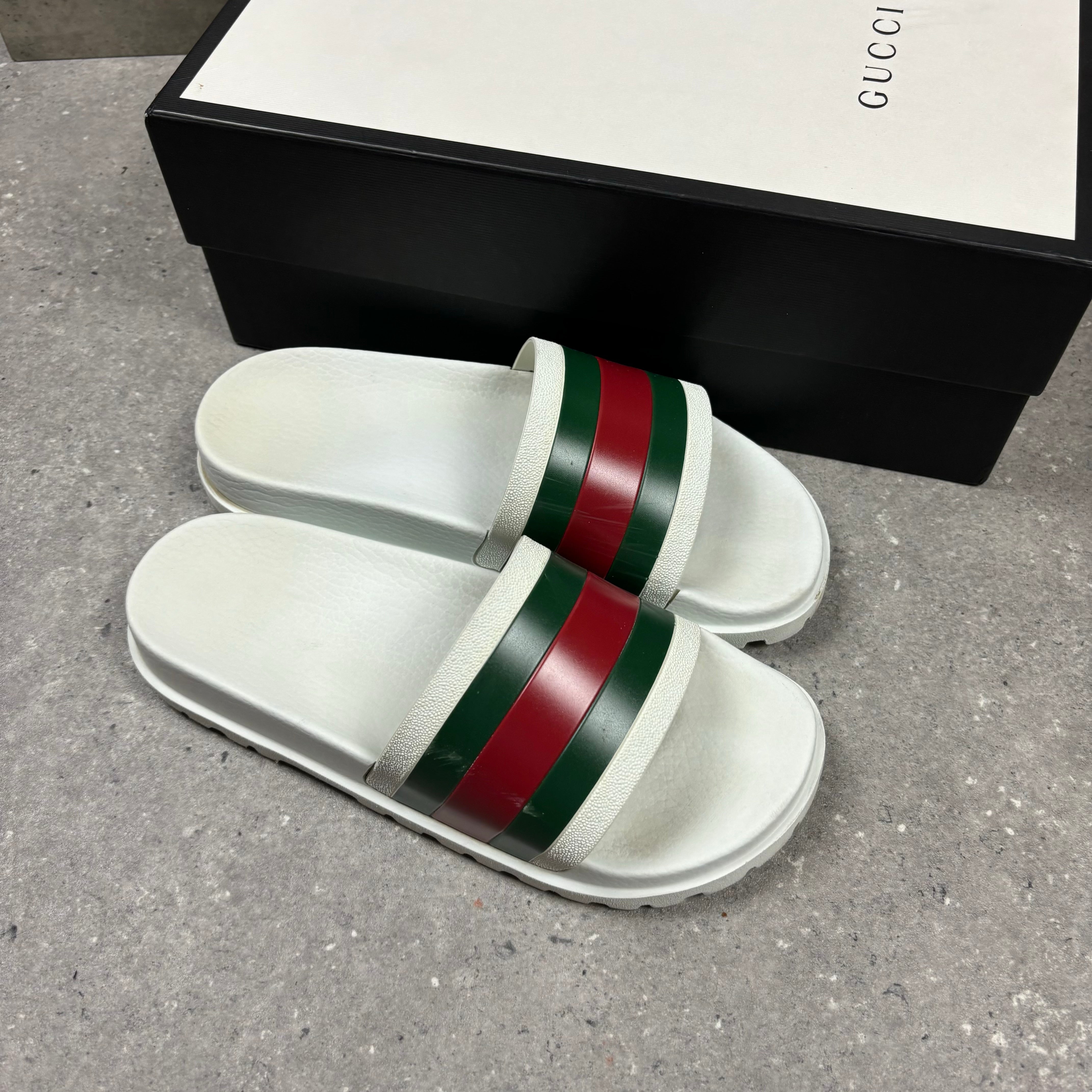GUCCI SLIDERS - (EU41 / UK7)