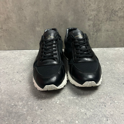 LOUIS VUITTON RUNAWAY BLACK/WHITE - EU 44 (FITS UK 11)