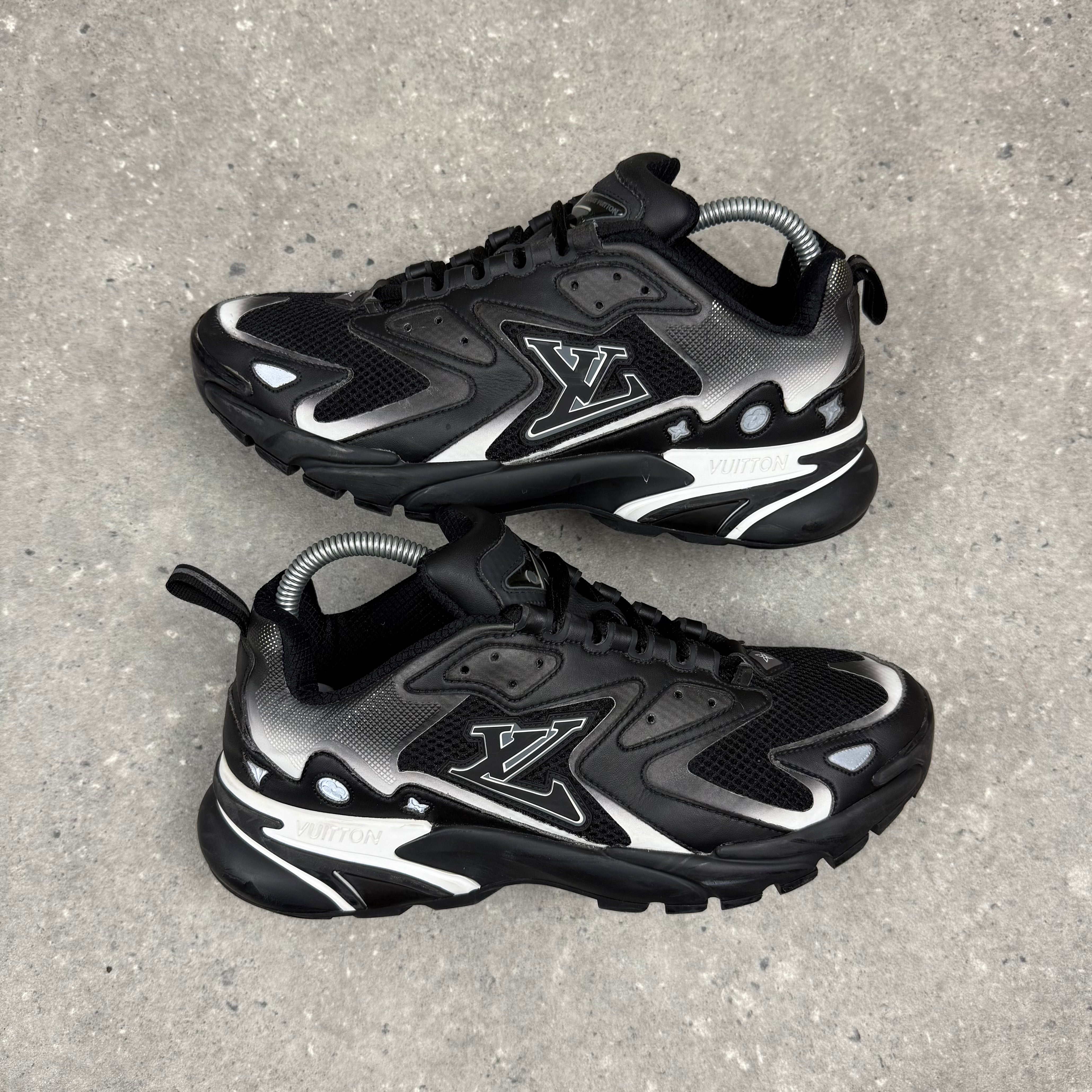 LOUIS VUITTON TATICS BLACK - EU40 (FITS UK 7)