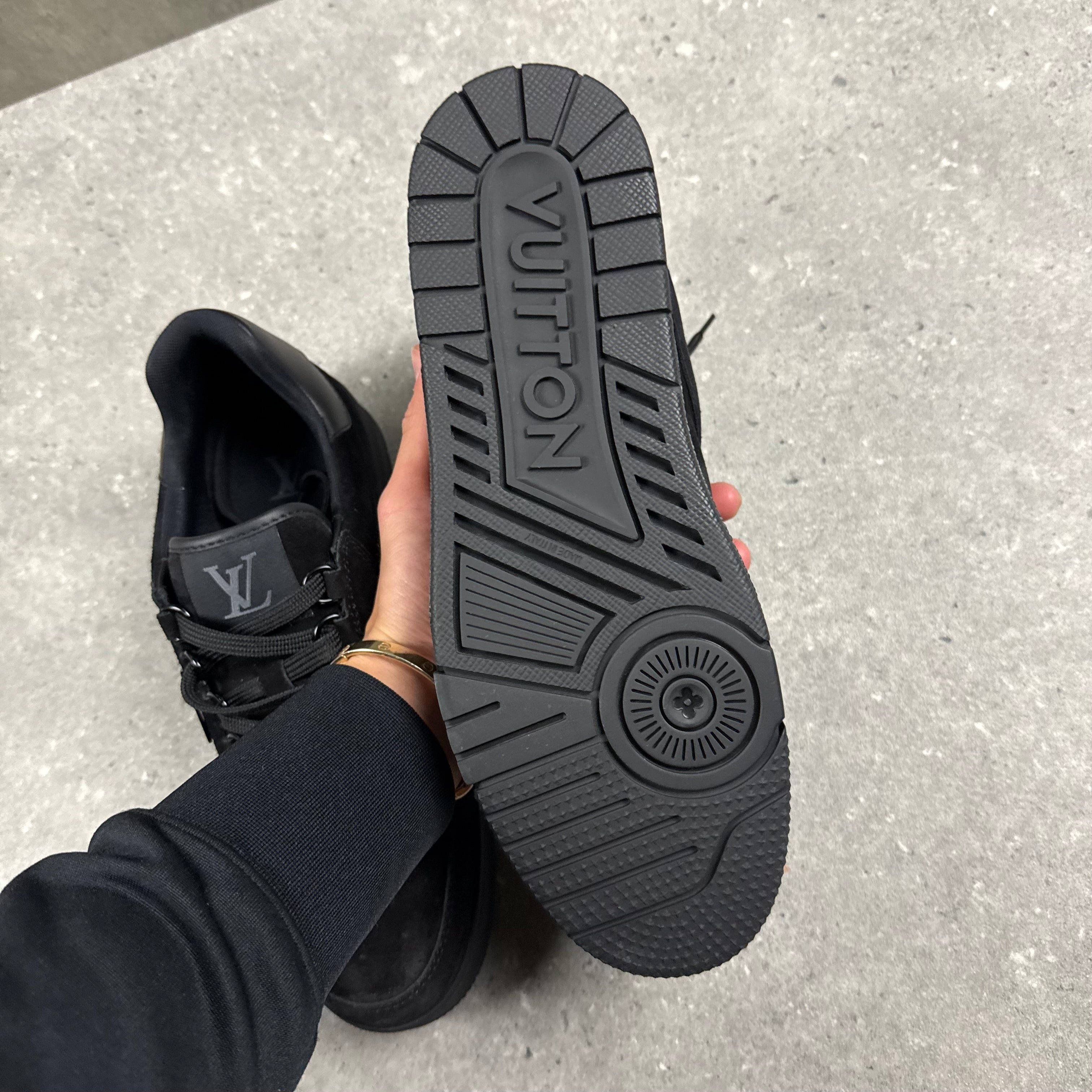 LOUIS VUITTON BLACK TRAINERS - EU41.5 (FITS UK 8.5)