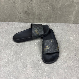 GUCCI TIGER GG SLIDERS - (EU40 / UK6)