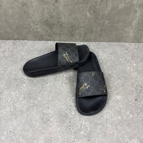 GUCCI TIGER GG SLIDERS - (EU40 / UK6)