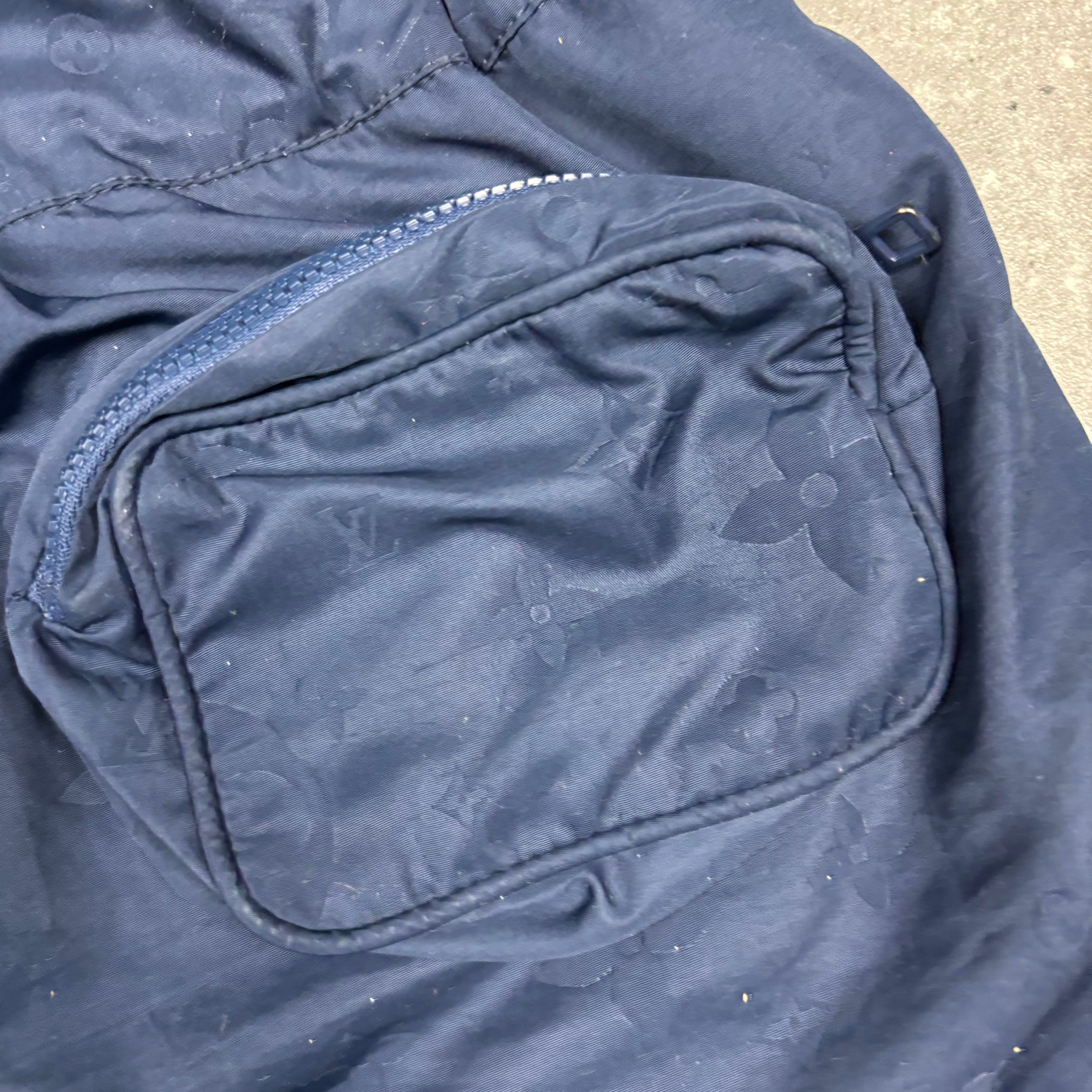 LOUIS VUITTON NAVY SWIM SHORTS - (M)