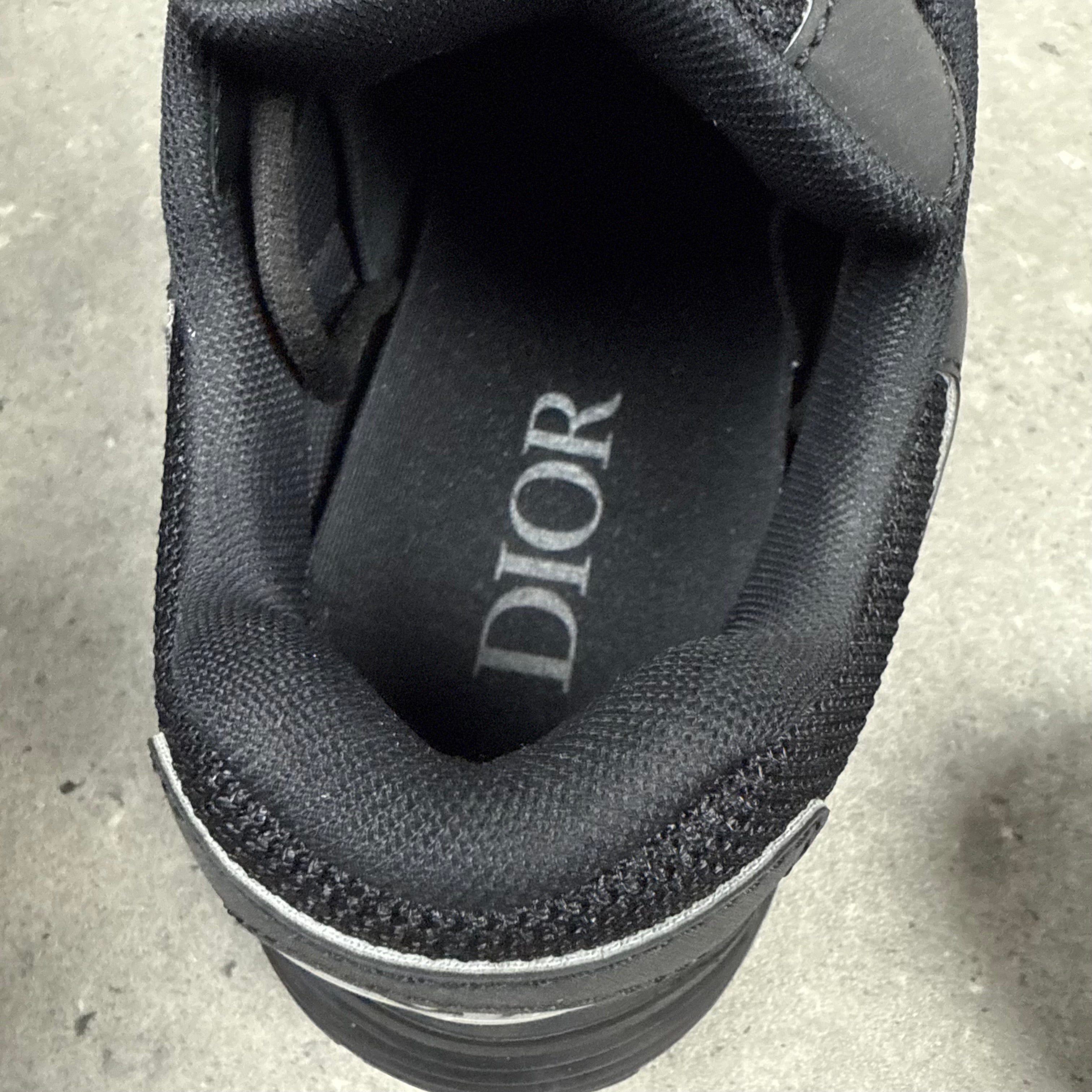 DIOR B30 BLACK (EU 41 / UK 7)