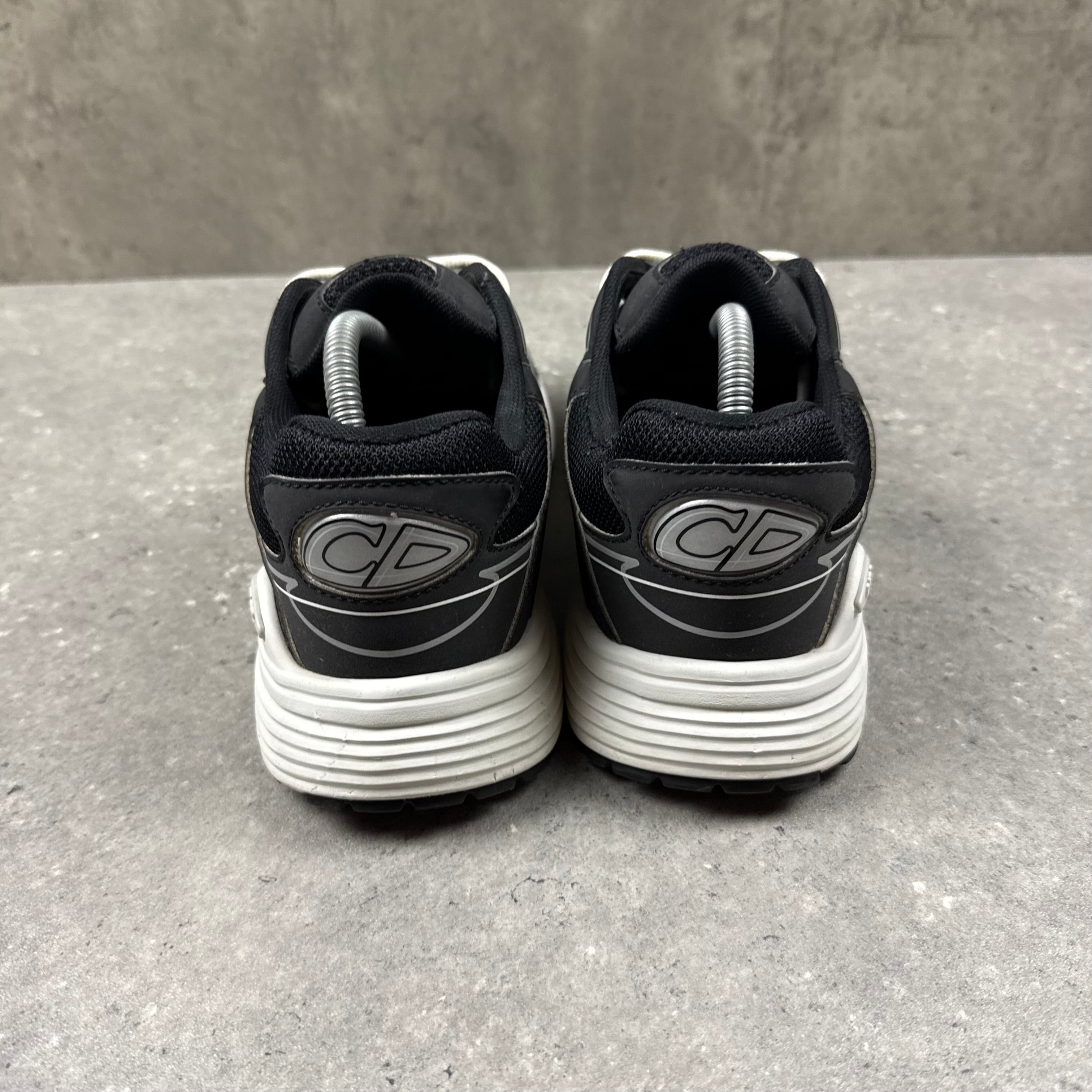 DIOR B30 BLACK/WHITE - (EU 42 / UK 8)