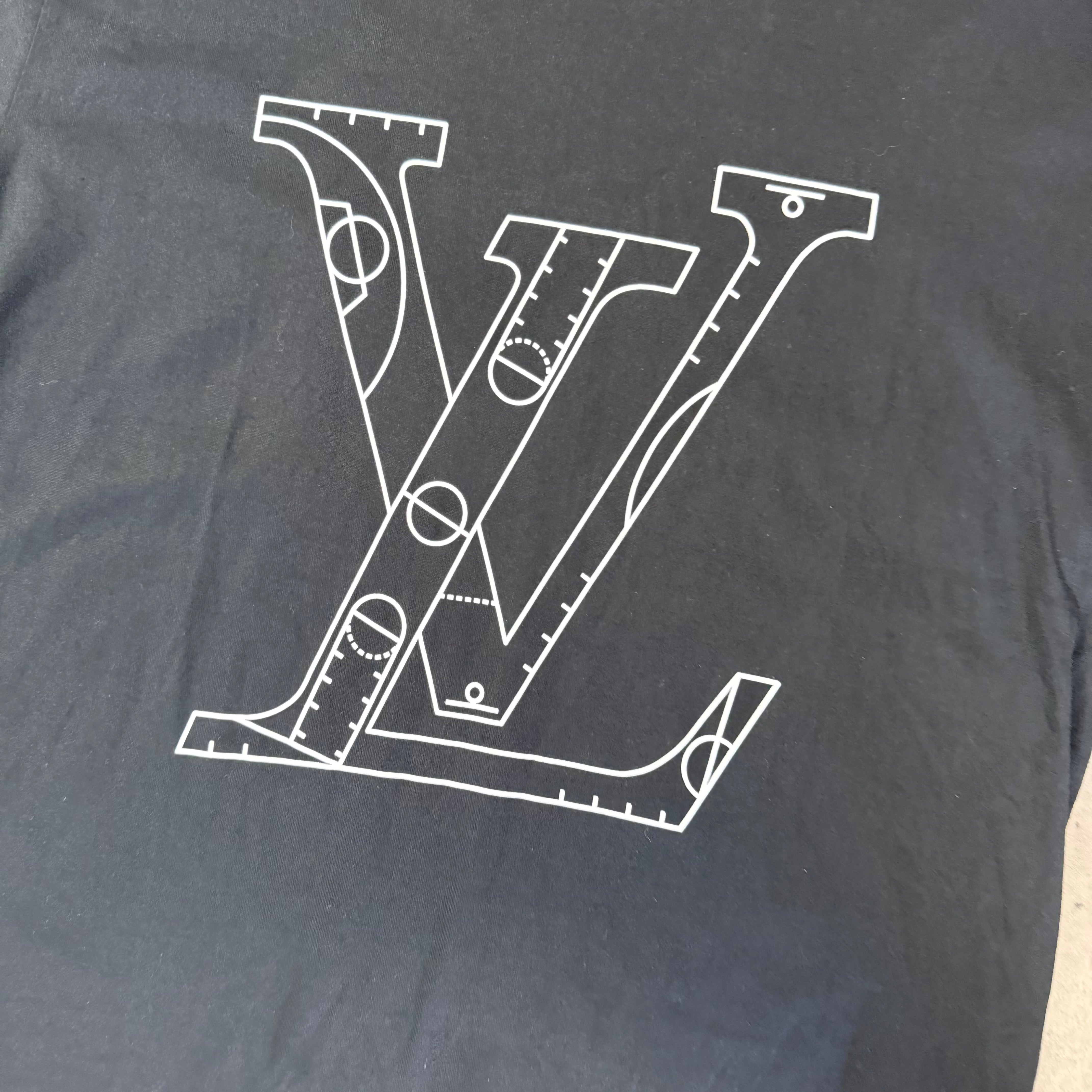 LOUIS VUITTON NBA T-SHIRT - (FITS XL)