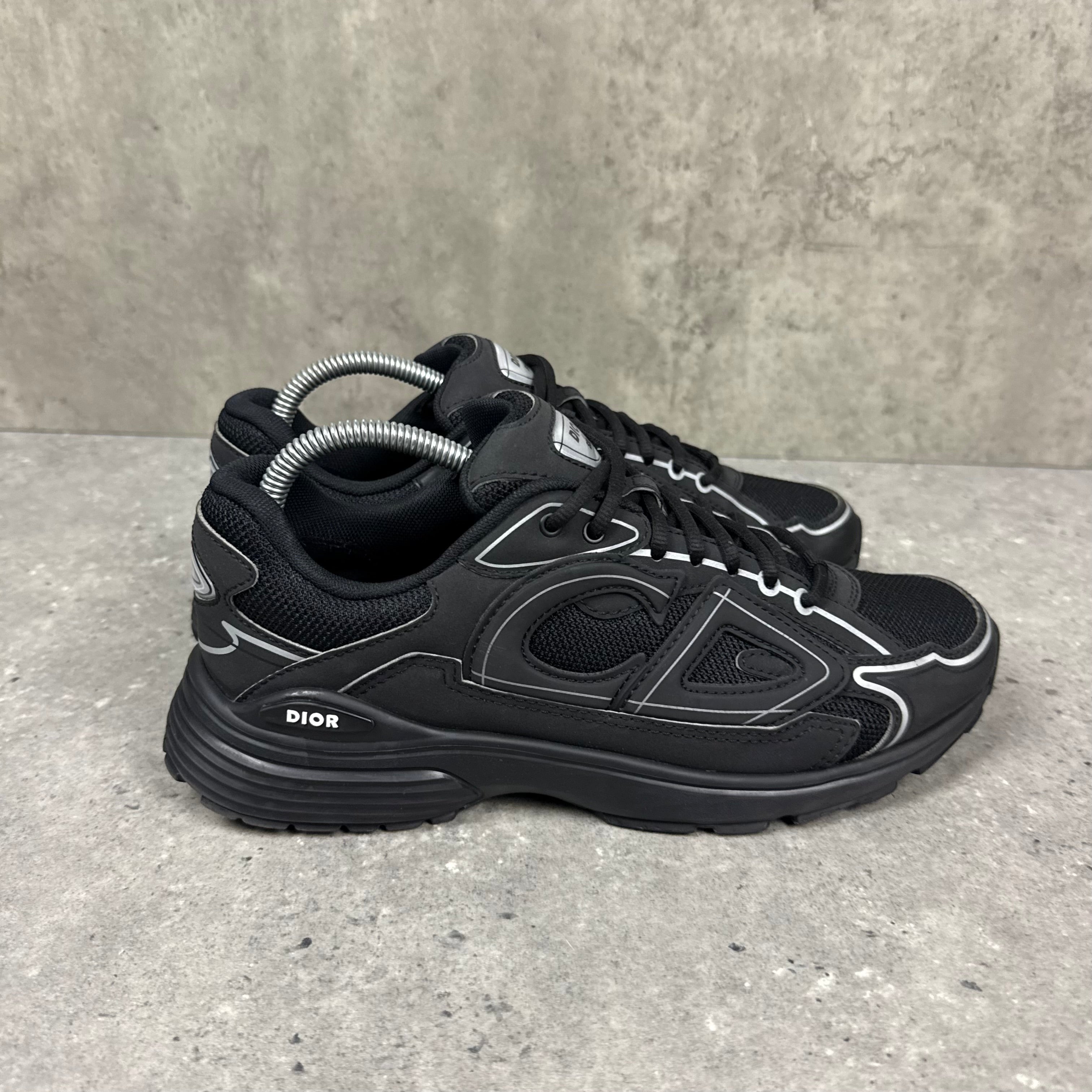 DIOR B30 BLACK (EU 41 / UK 7)