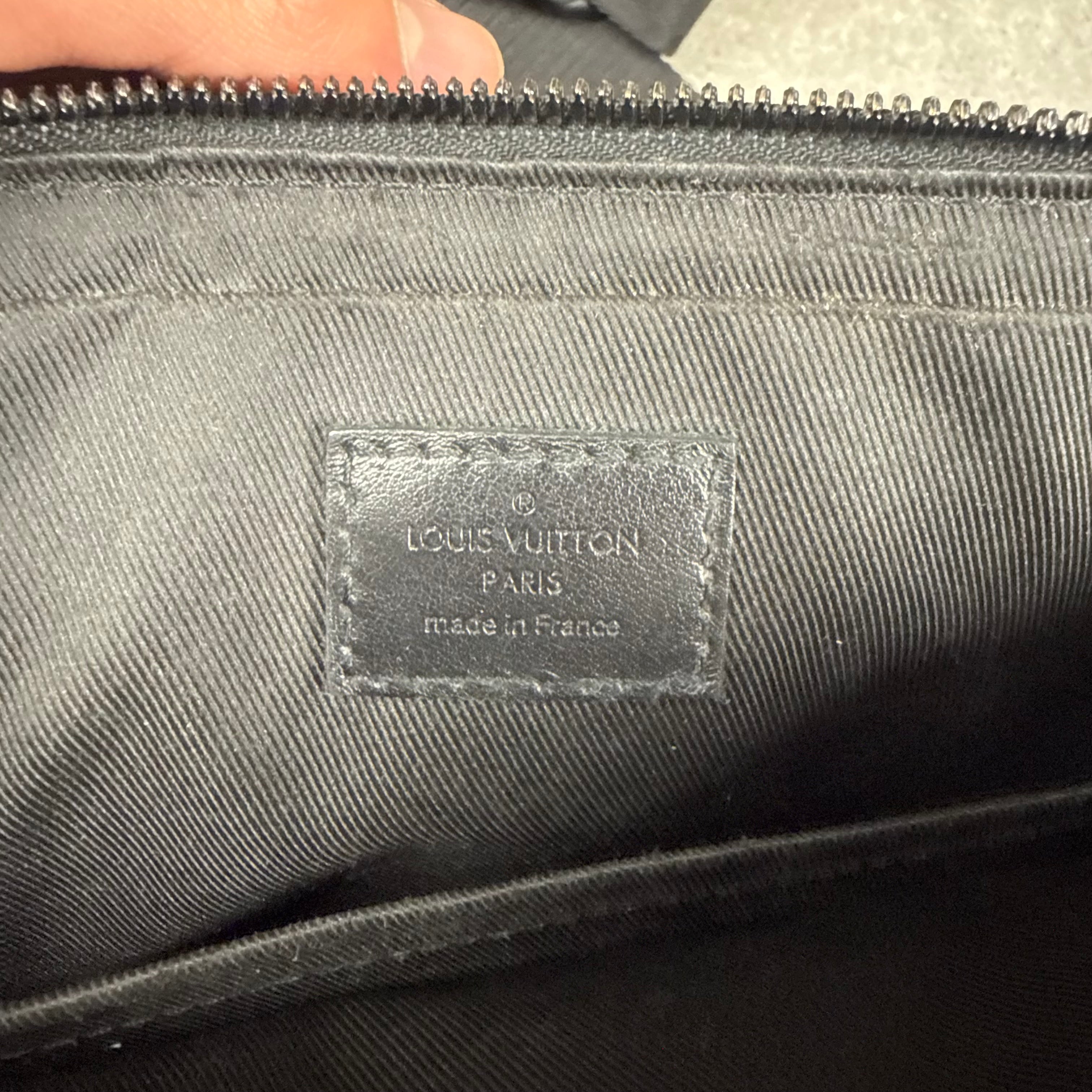 LOUIS VUITTON MONOGRAM MESSENGER BAG - BLACK