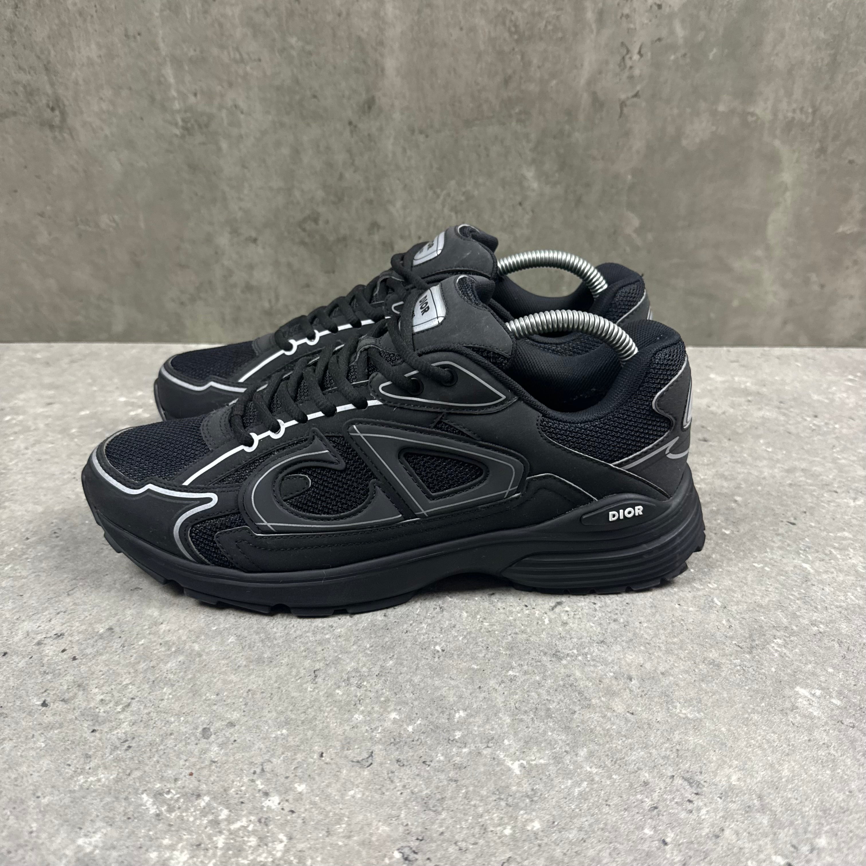 DIOR B30 BLACK (EU 41 / UK 7)
