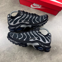 NIKE AIR MAX PLUS TNs - BLACK METALLIC SILVER REFLECTIVE